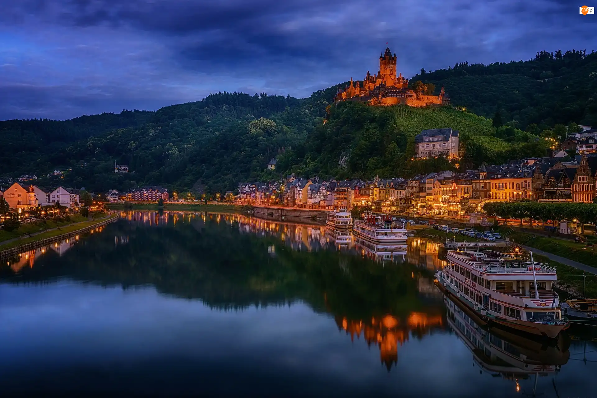 Miasto Cochem, Niemcy, Zmrok, Zamek Reichsburg, Światła, Statki, Rzeka Mozela