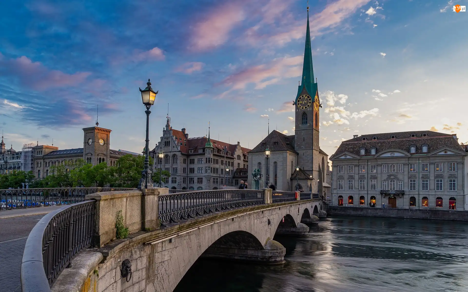 Most Munsterbrucke, Rzeka Limmat, Kościół Fraumunster, Szwajcaria, Latarnia, Zurych