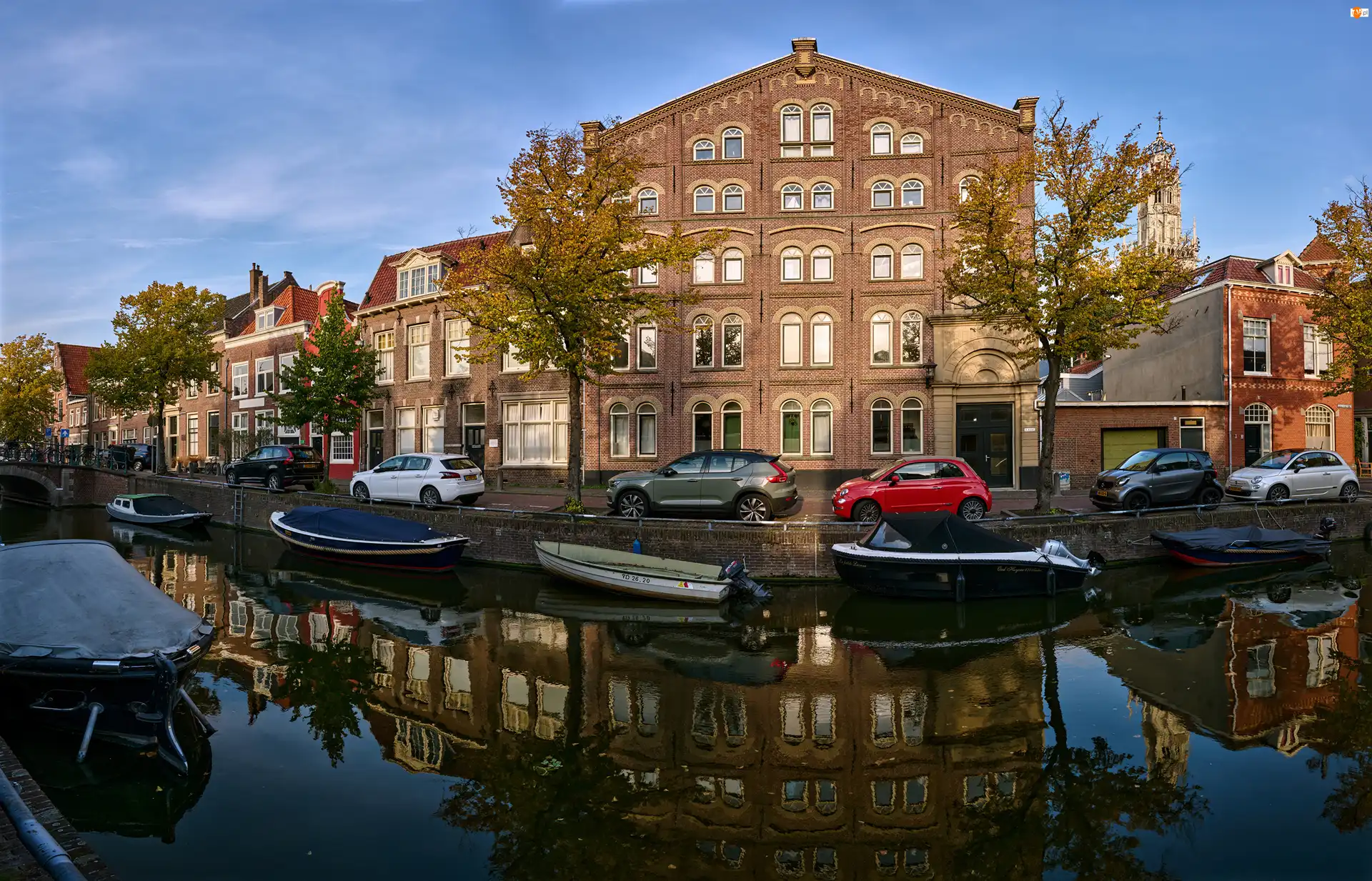 Haarlem, Holandia, Łódki, Samochody, Kanał wodny, Domy