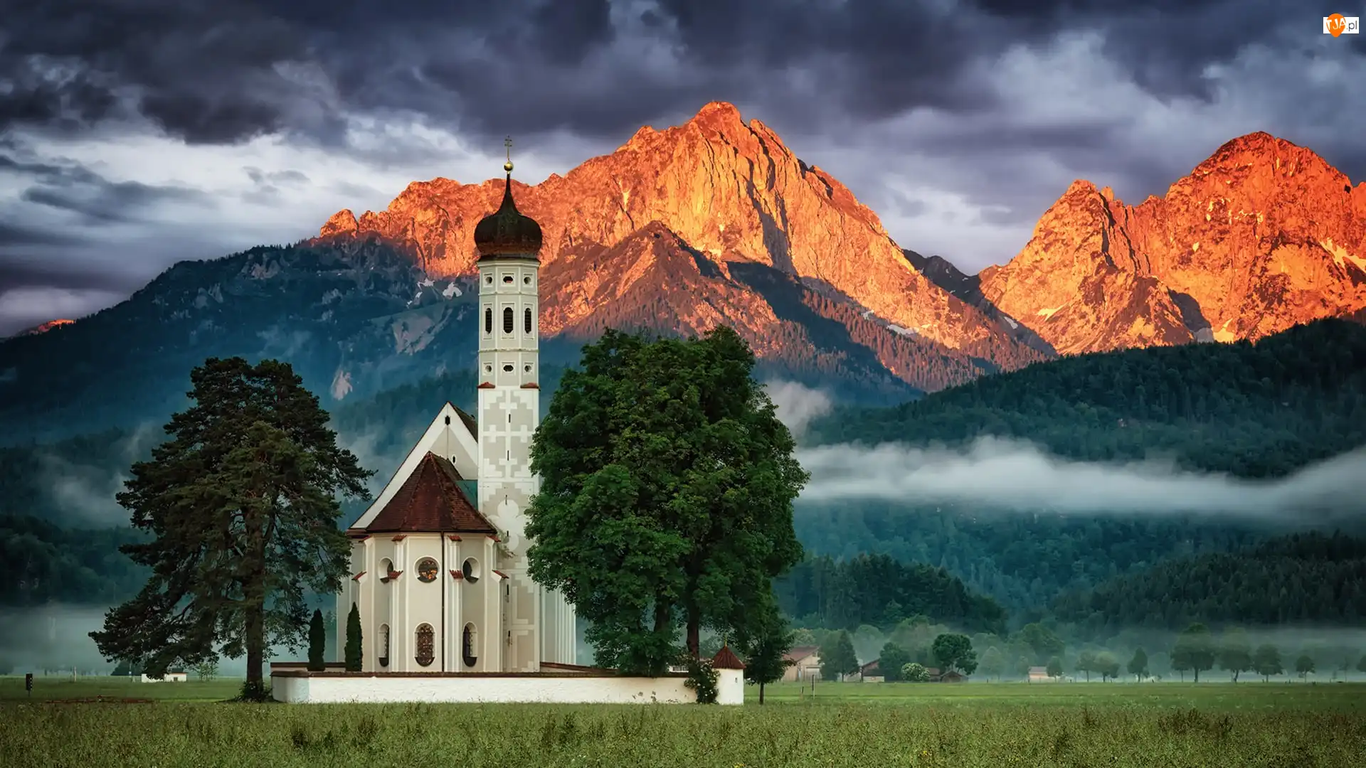 Drzewa, Mgła, Region Allgau, Chmury, Alpy, Bawaria, Las, Góry, Schwangau, Kościół Eglise Saint Coloman, Niemcy