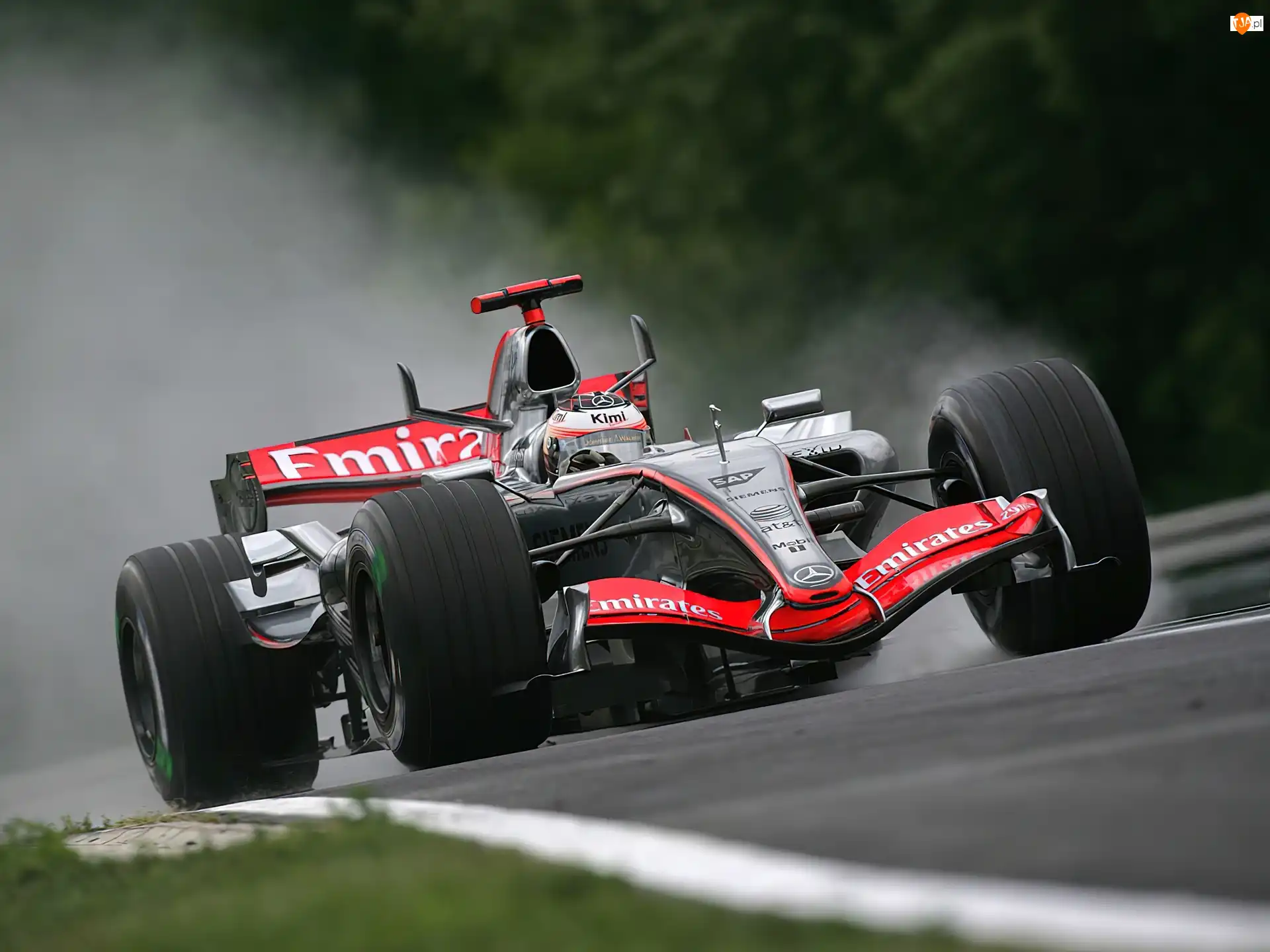 bolid, Formuła 1, kask , spojler, opony, koła