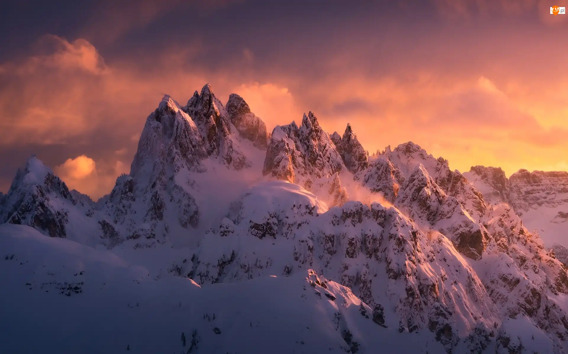 Góry, Zima, Zachód słońca, Włochy, Dolomity, Chmury
