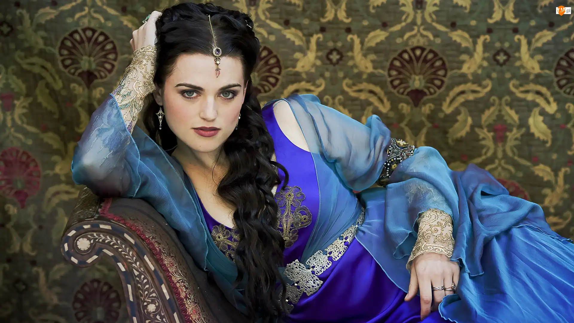 Morgana Pendragon, Seriale, Katie McGrath, Sofa, Przygody Merlina, Postać, Przygody Merlina, Aktorka