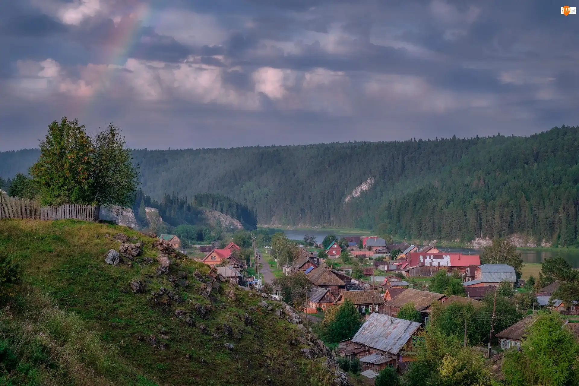 Tęcza, Wzgórza, Rzeka, Kraj Permski, Wieś Kyn, Drzewa, Rosja, Domy