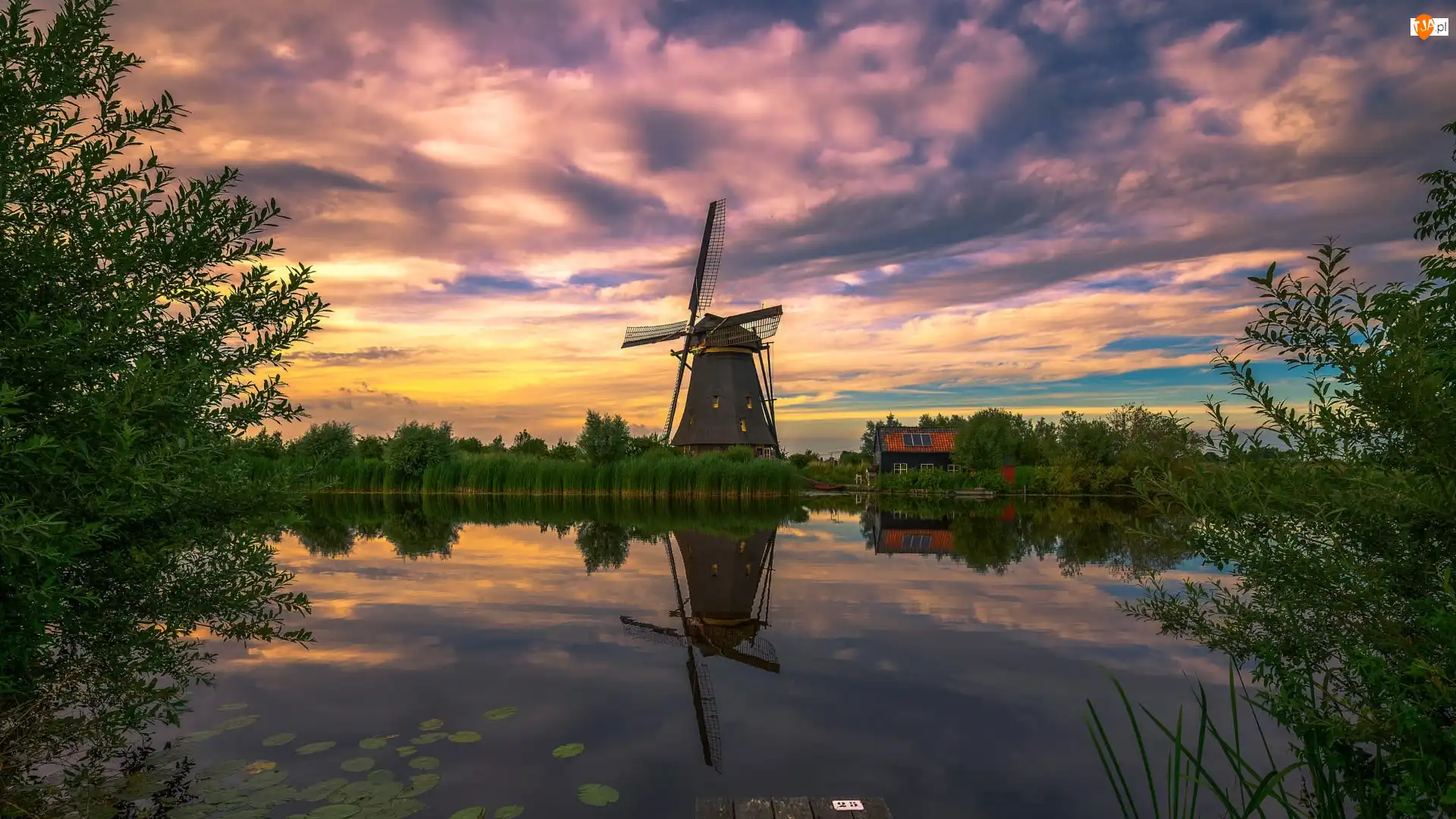 Wiatrak, Dom, Holandia, Zachód słońca, Kinderdijk, Kanał, Rzeka
