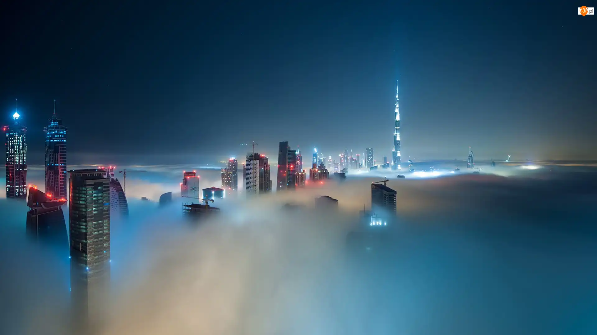 Mgła, Hong Kong, Wieżowce
