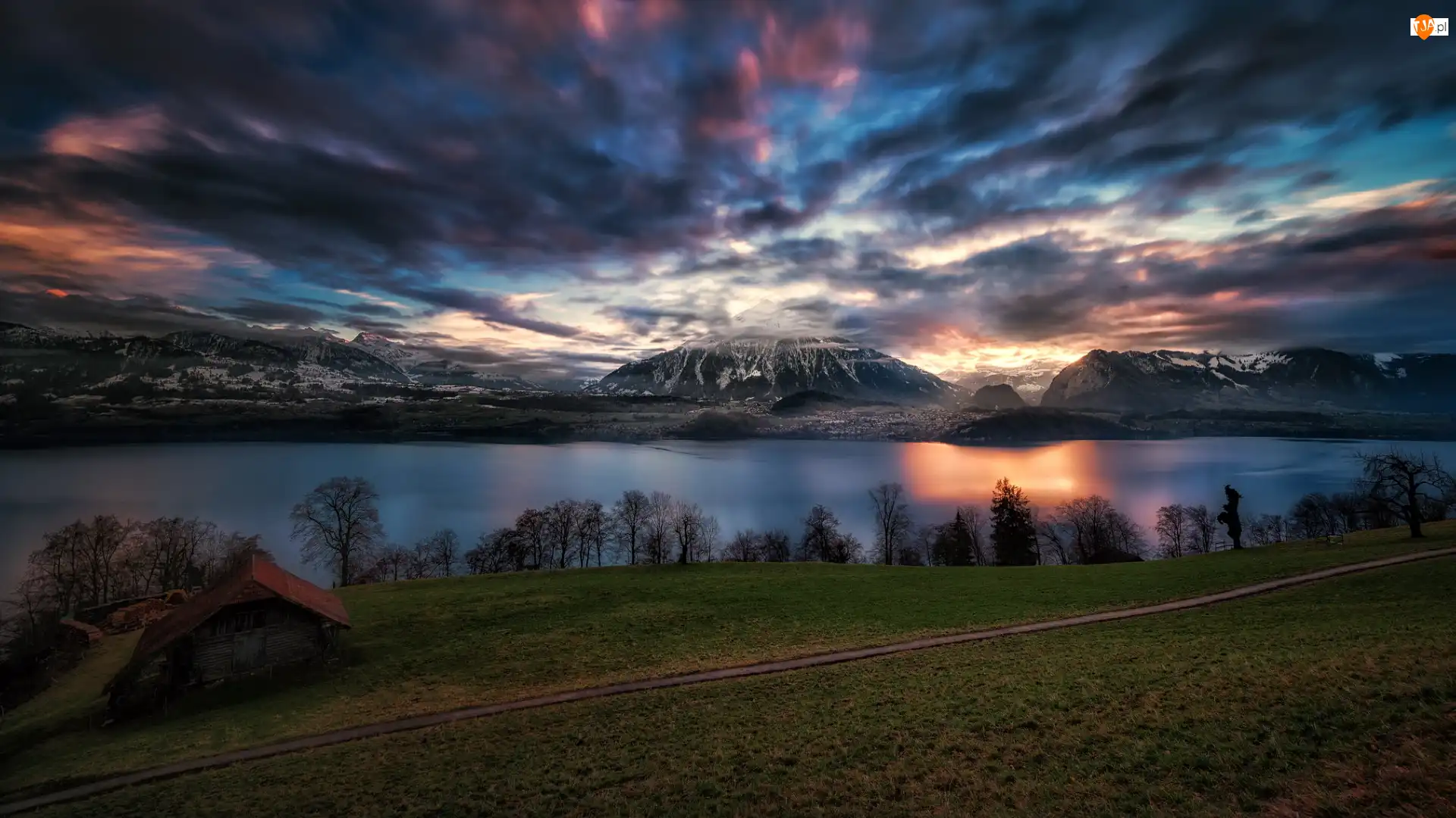 Szwajcaria, Chmury, Gmina Sigriswil, Drzewa, Góry, Jezioro Thunersee, Domek, Alpy, Droga, Kanton Berno