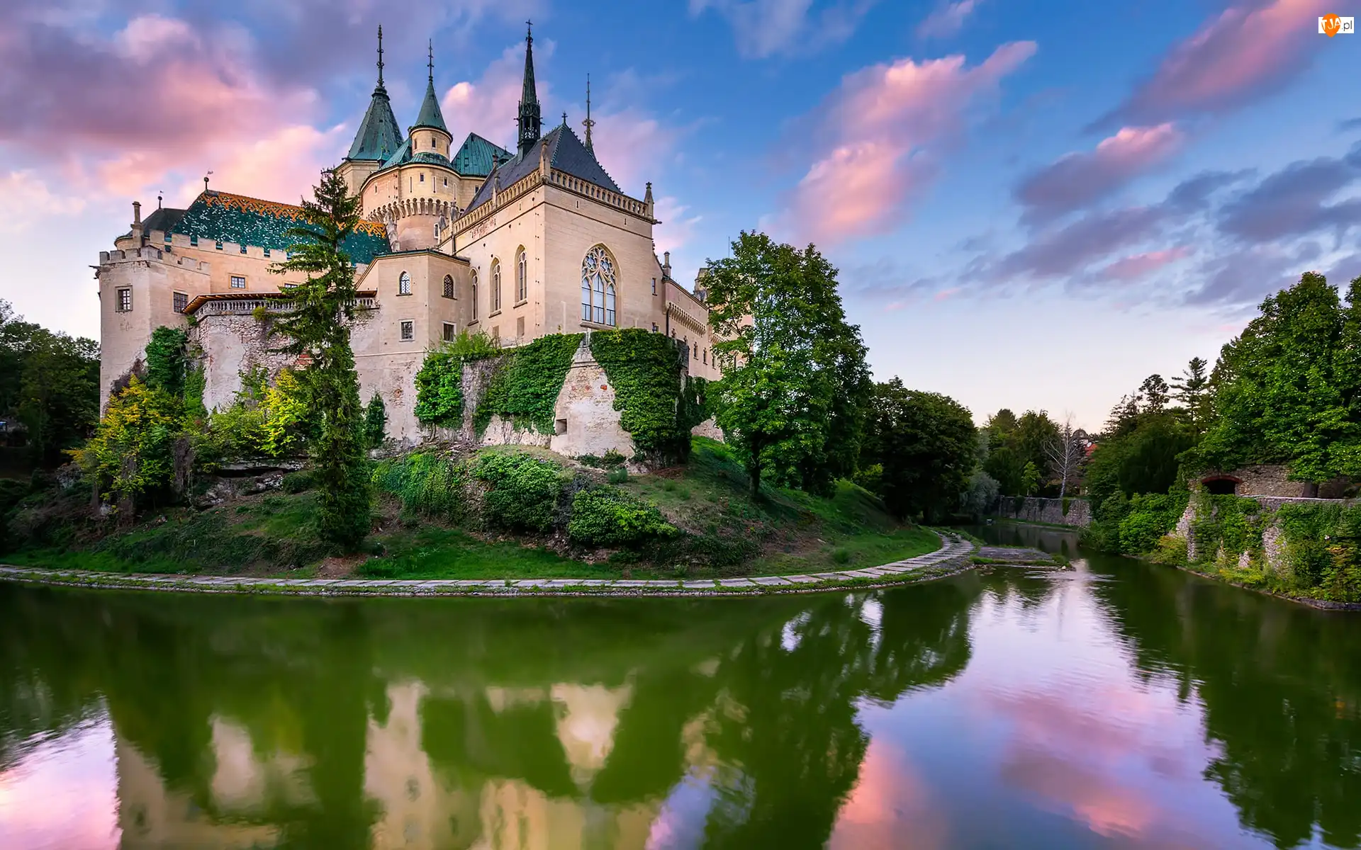 Chmury, Słowacja, Drzewa, Zamek w Bojnicach, Bojnice