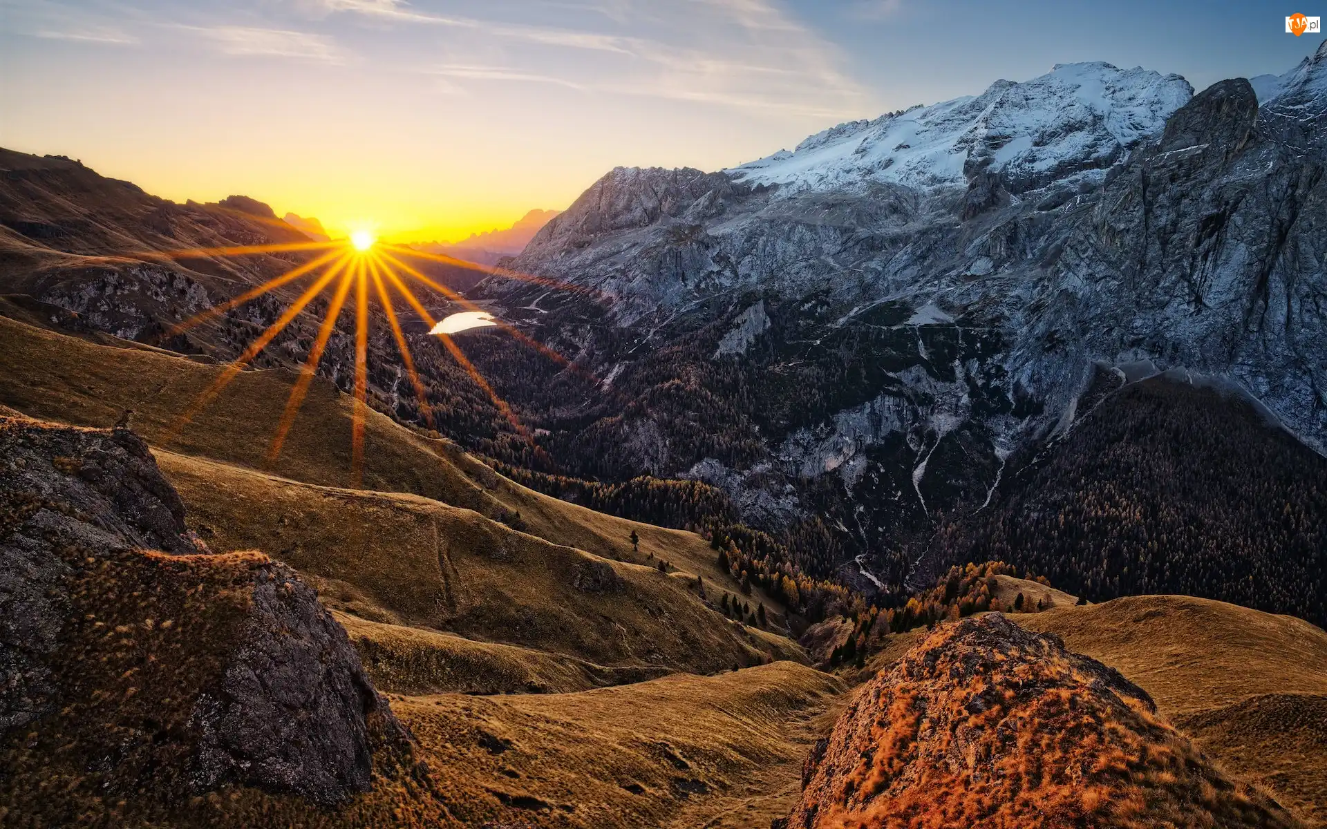 Góry, Włochy, Marmolada, Jesień, Dolomity, Promienie słońca