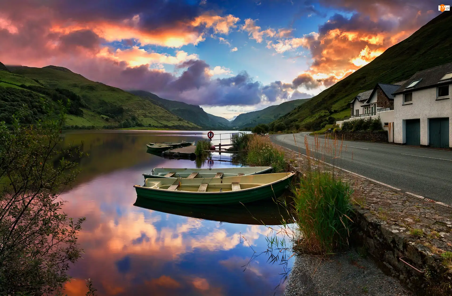 Domy, Wielka Brytania, Jezioro Tal-y-llyn Lake, Droga, Walia, Góry, Łódki, Zachód słońca