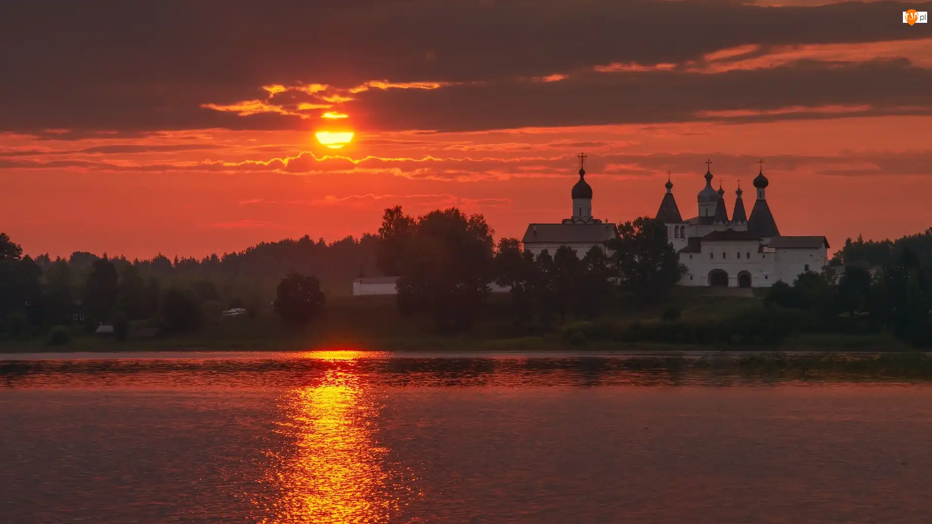 Cerkiew, Rosja, Jezioro Borodaevsky, Monaster Terapontowski, Obwód wołogodzki, Zachód słońca, Drzewa, Ferapontovo
