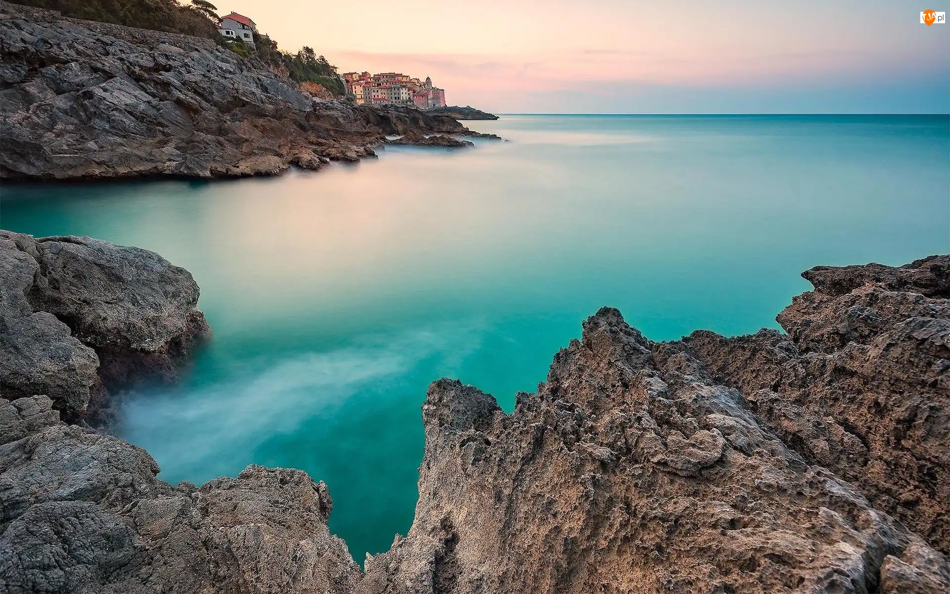 Włochy, Wybrzeże, Liguria, Tellaro, Gmina La Spezia, Skały, Zachód słońca, Morze, Domy