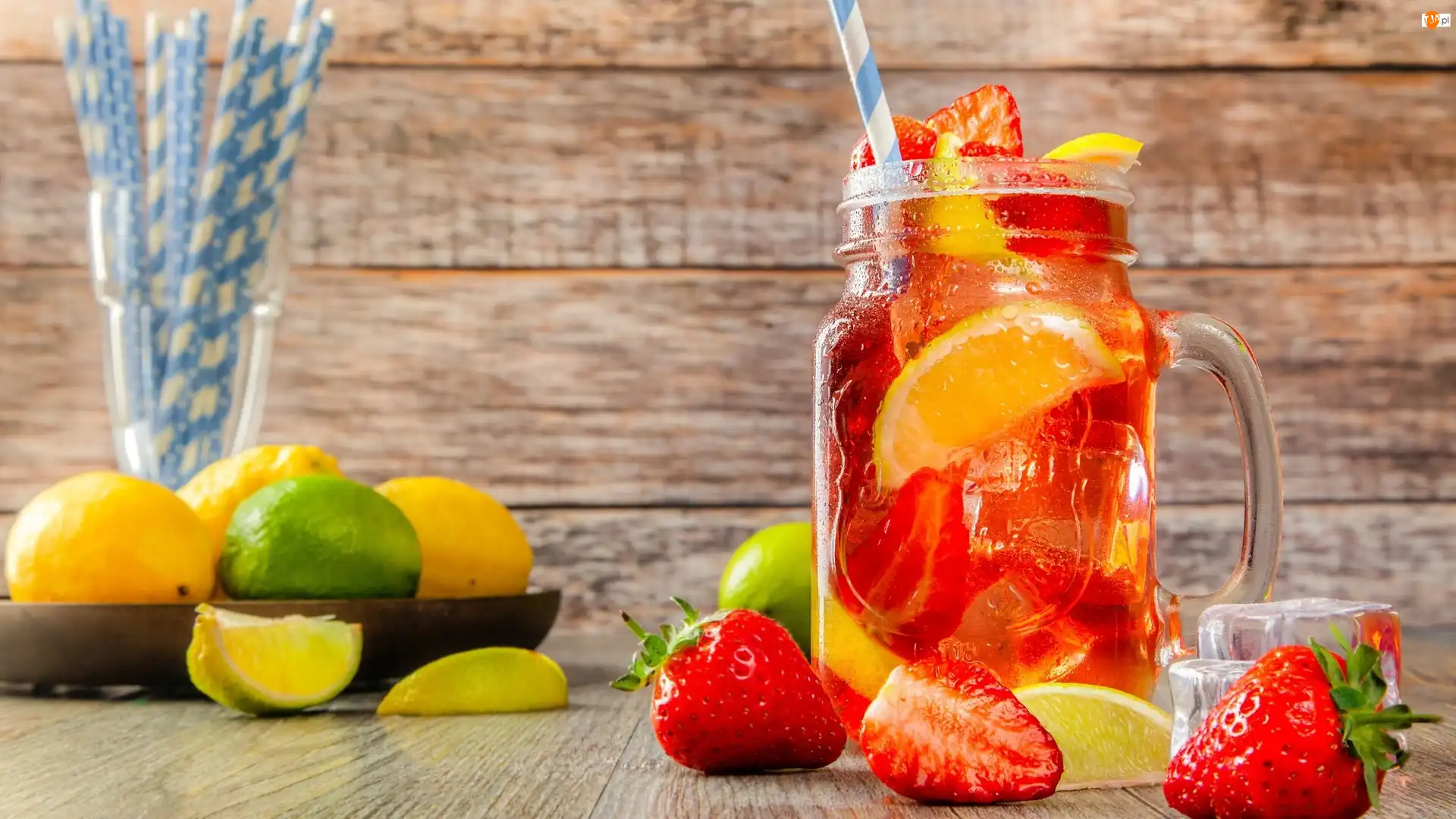 Słomki, Woda, Słoik, Cytryny, Lód, Lemoniada, Truskawki, Napój, Limonki