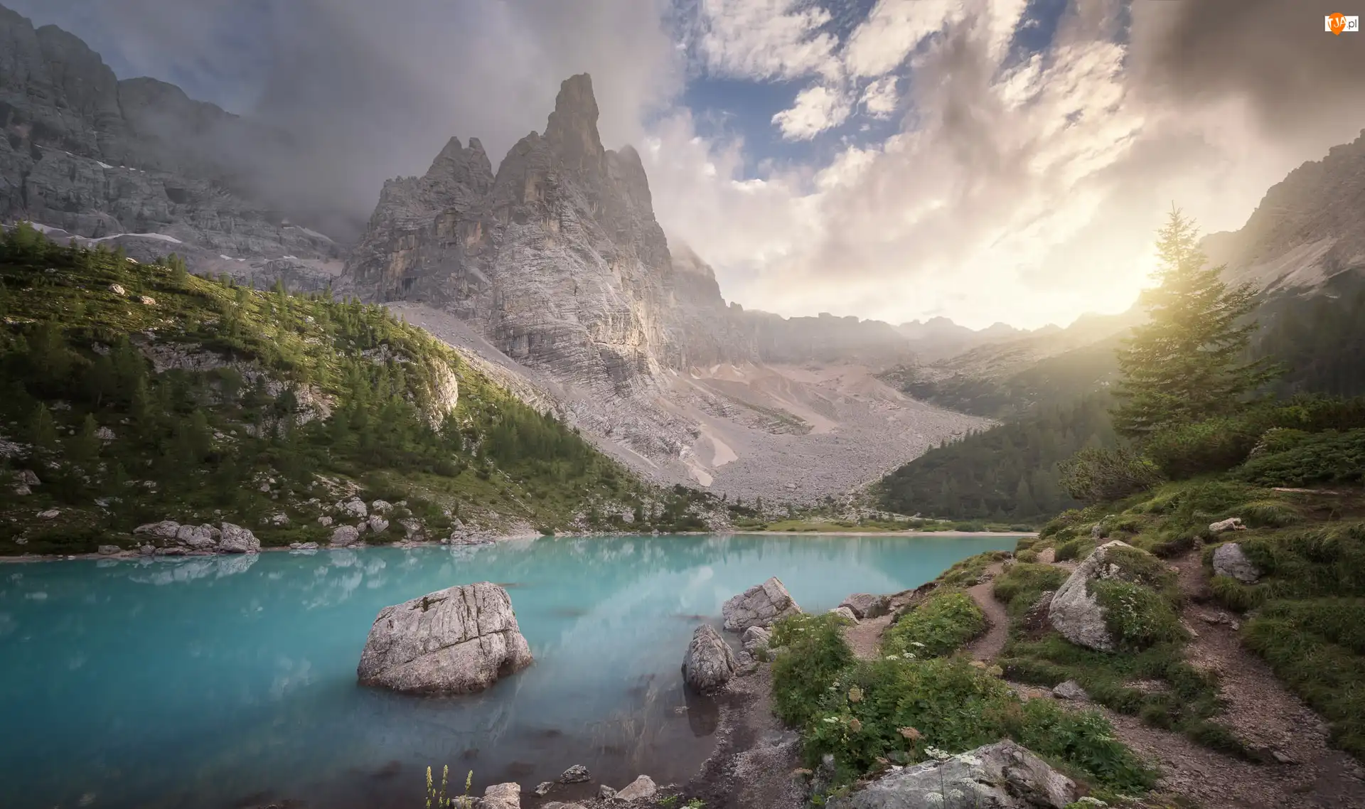 Dolomity, Masyw Sorapiss, Włochy, Góry, Kamienie, Mgła, Jezioro Sorapis