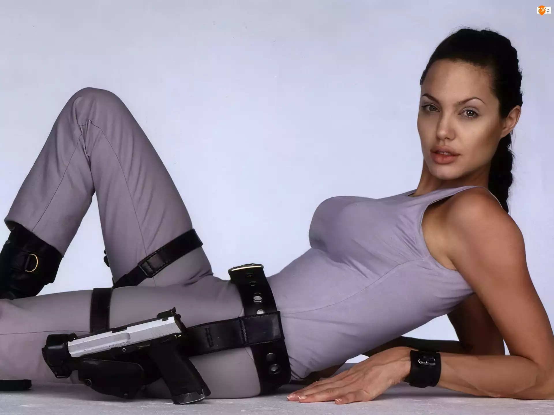 szary kombinezon, Angelina Jolie