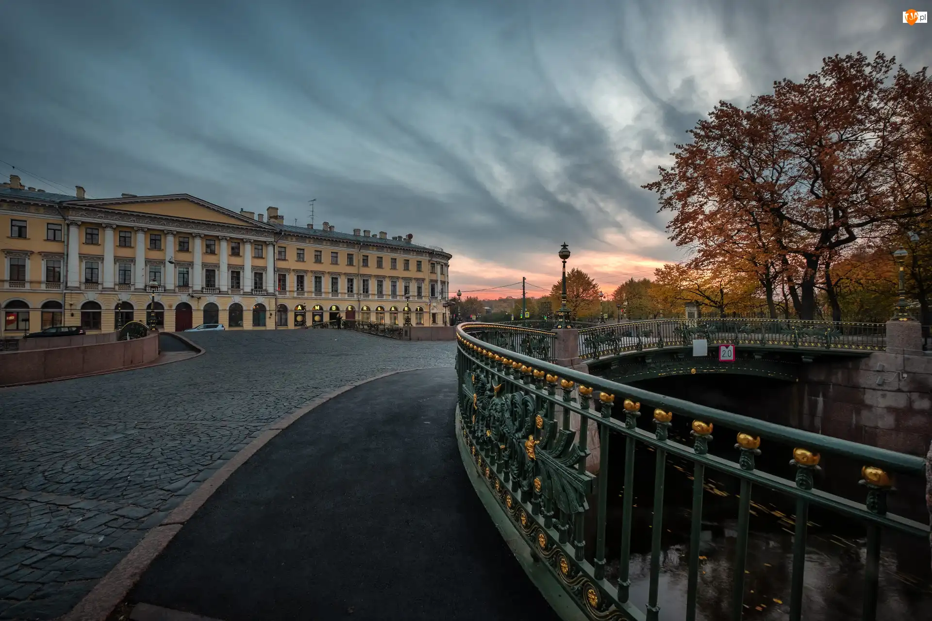 Rosja, Dom, Most, Budowla, Sankt Petersburg, Miasto, Chmury, Wschód słońca, Rzeka Newa, Ulica