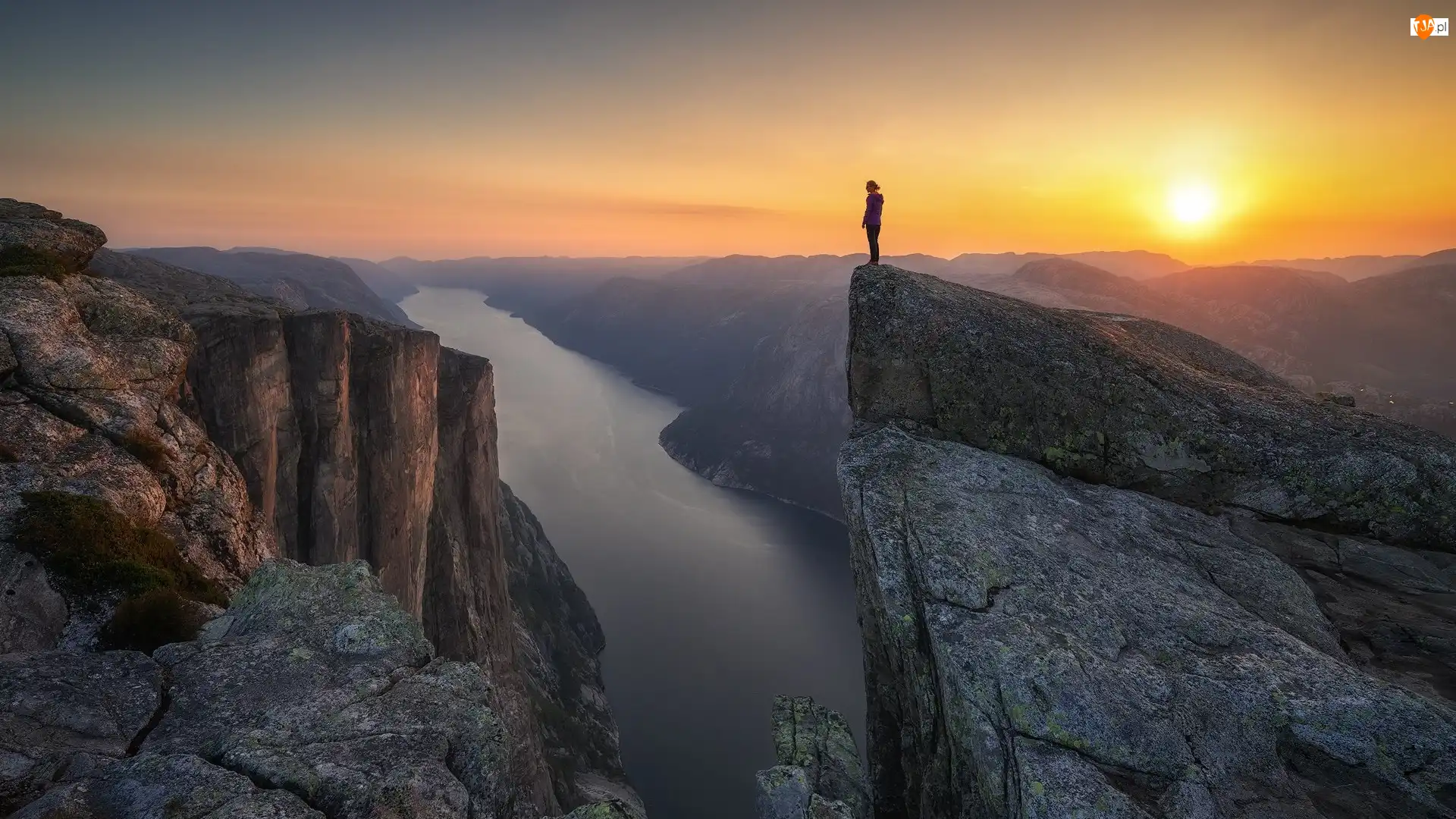 Gmina Forsand, Norwegia, Skały, Zachód słońca, Fiord Lysefjorden, Kobieta