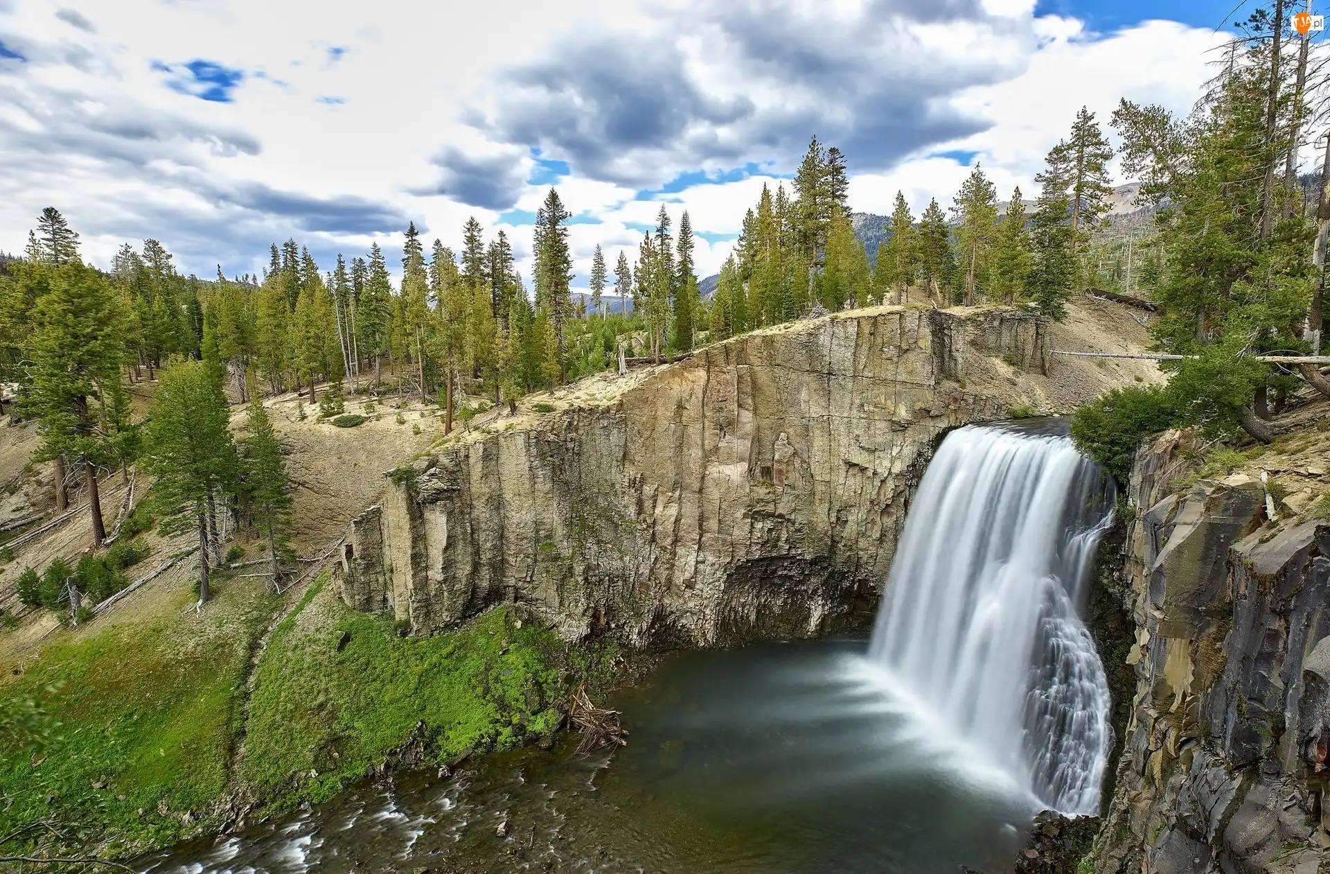 Skały, Wodospad Rainbow Falls, Devils Postpile National Monument, Stany Zjednoczone, Świerki, Stan Kalifornia