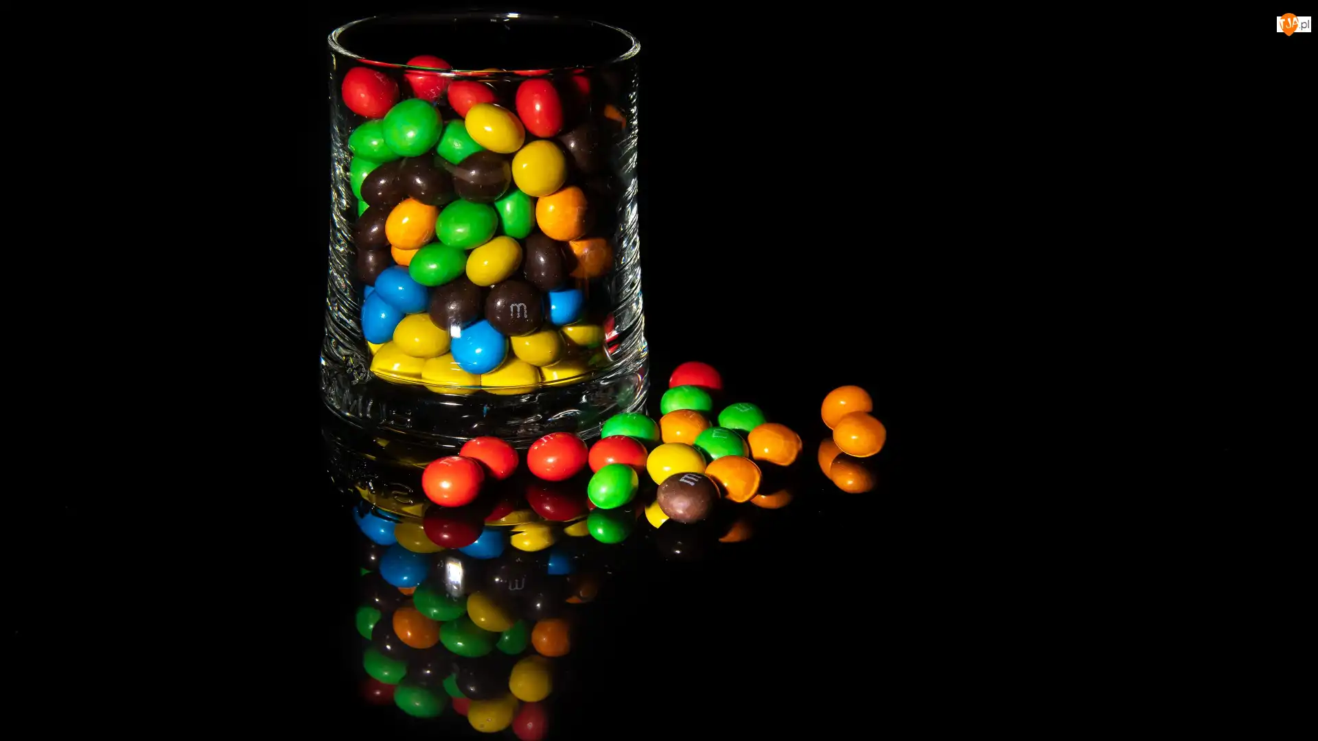 Tło, Szklanka, M&Ms, Czarne, Drażetki, Kolorowe, Słodycze