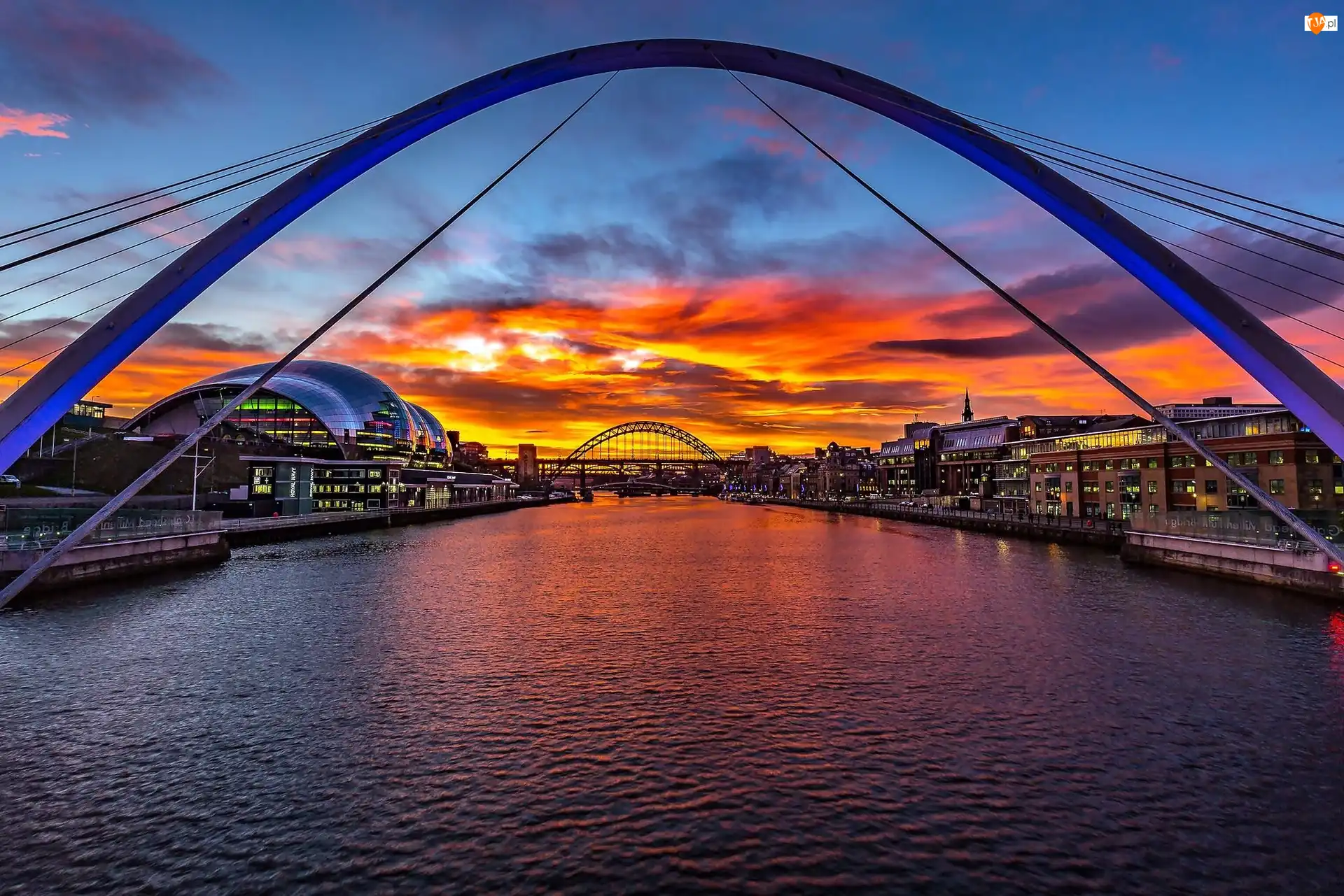 Zachód słońca, Anglia, Most Tyne Bridge, Rzeka Tyne, Chmury