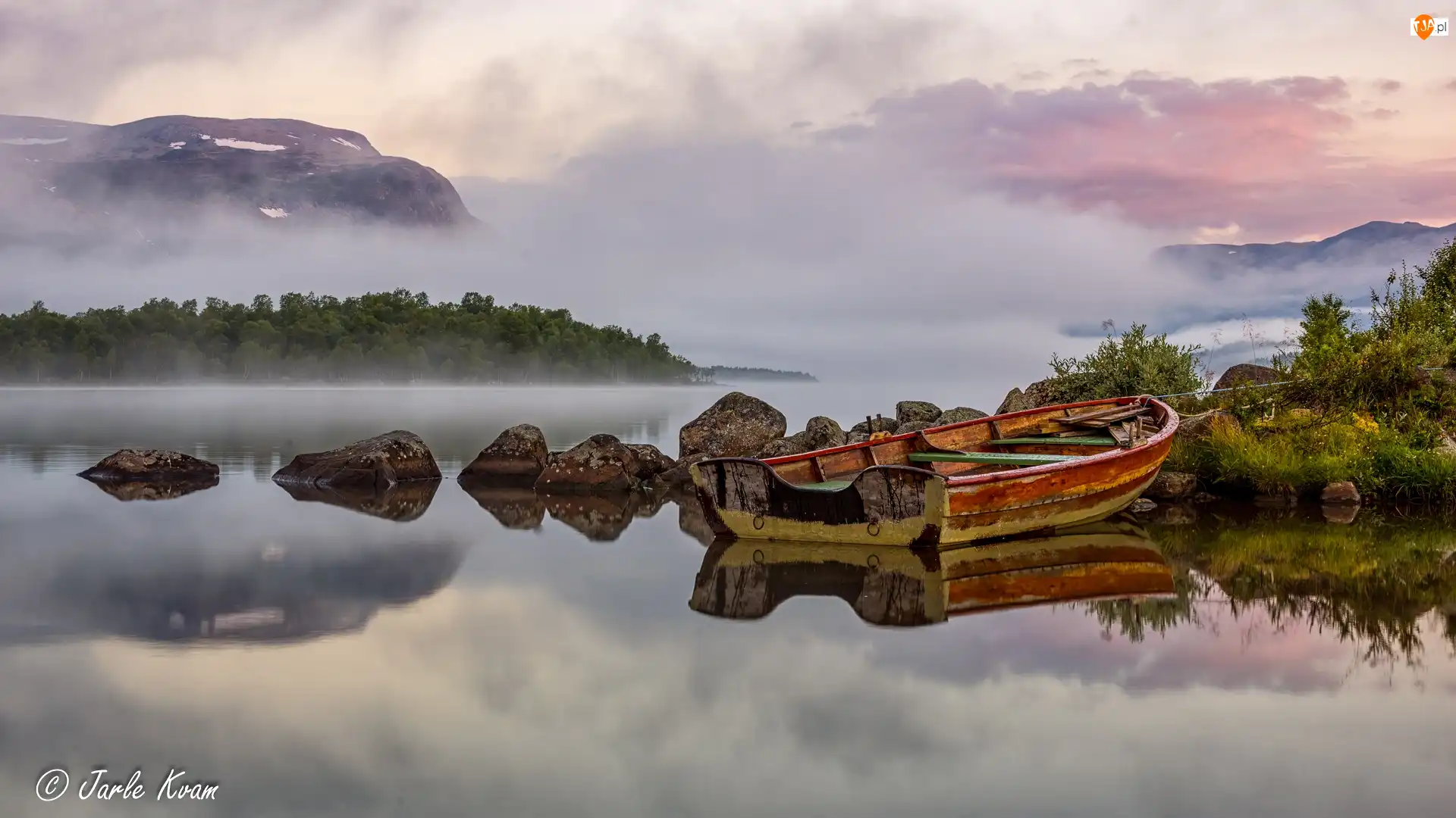 Mgła, Jezioro Mosvatnet, Norwegia, Góry, Stavanger, Łódka, Kamienie