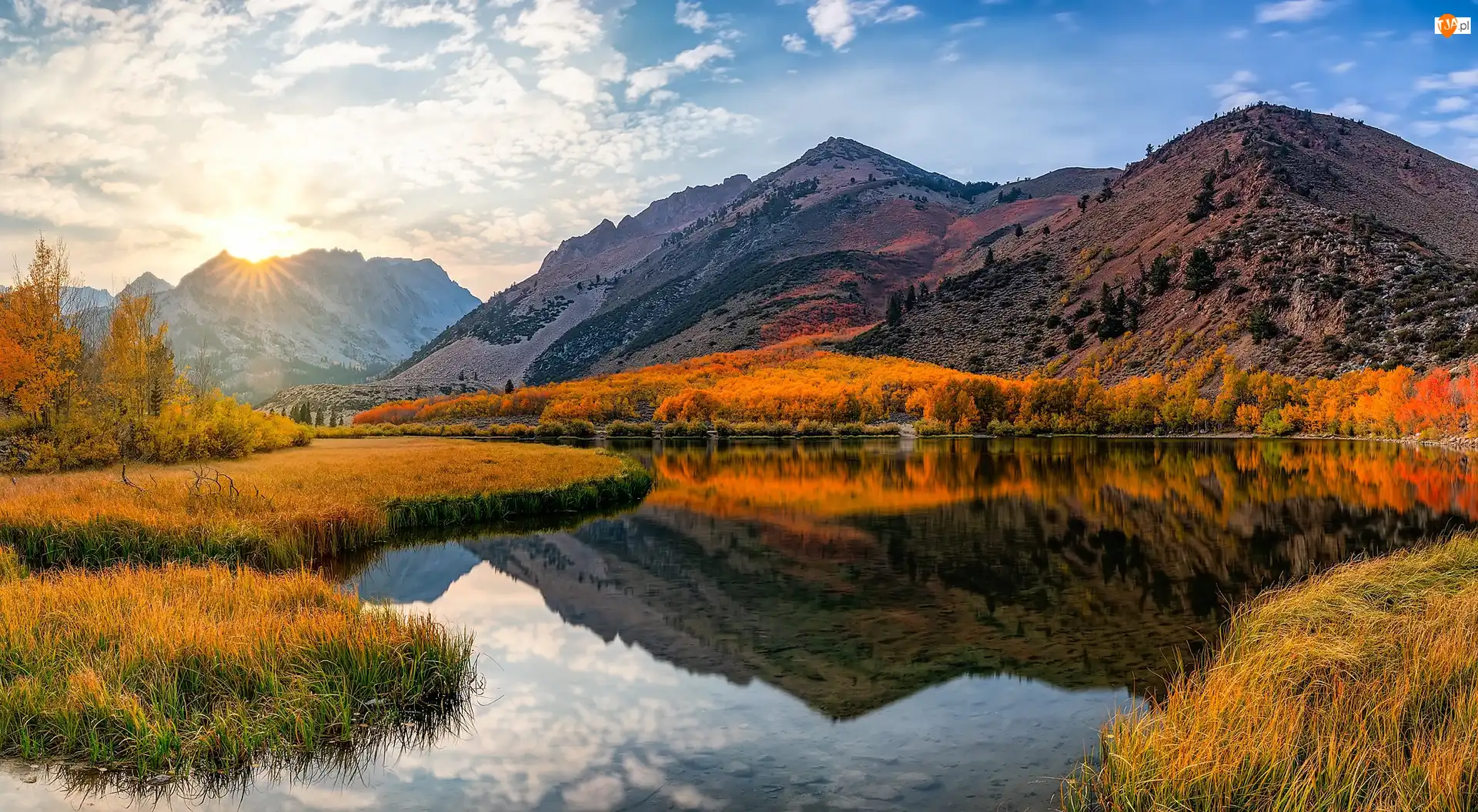 Obłoki, North Lake, Jesień, Stany Zjednoczone, Promienie słońca, Jezioro, Sierra Nevada, Drzewa, Góry, Trawy, Pożółkłe, Kalifornia