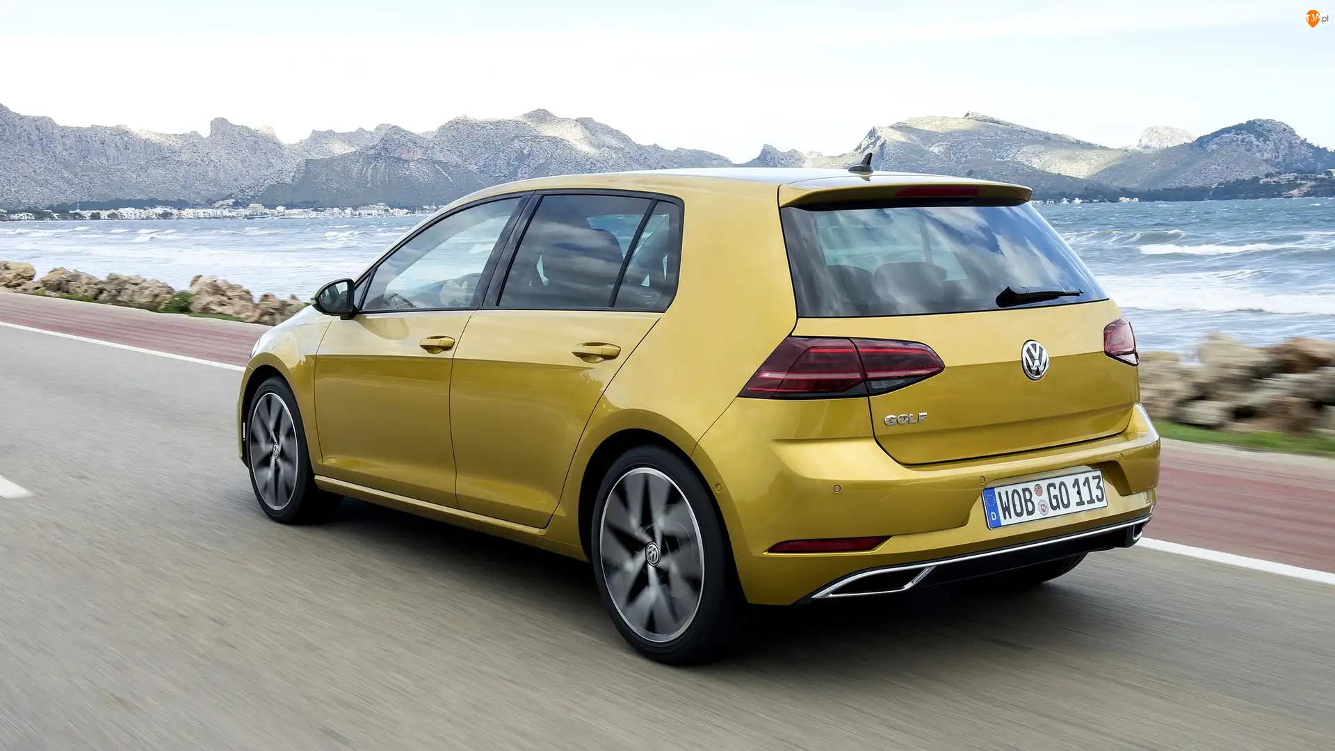 Volkswagen Golf 7, Żółty, 2017, Jezioro, Facelift, Góry