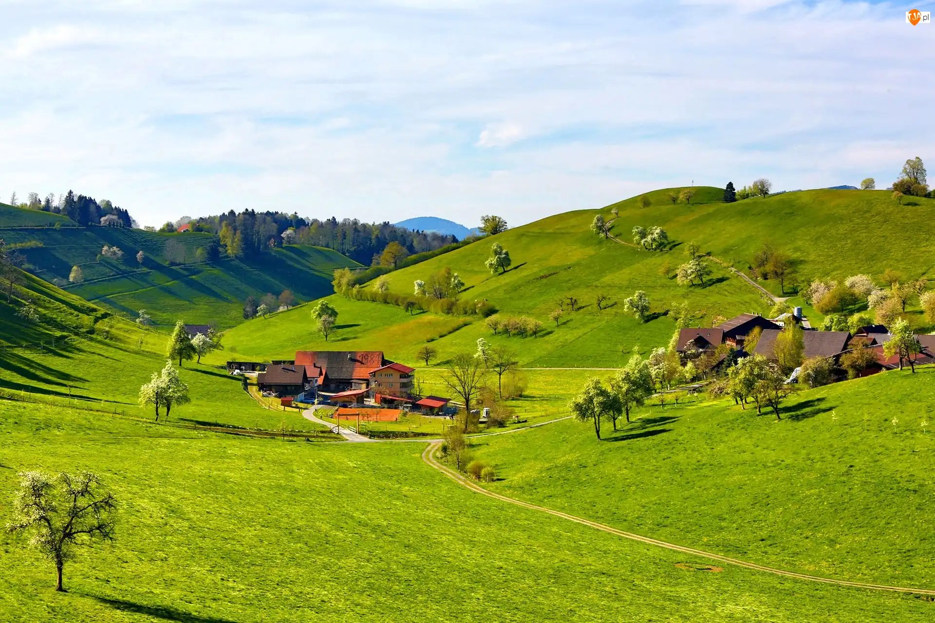 Łąki, Wiosna, Dolina, Wieś, Wzgórza, Domy
