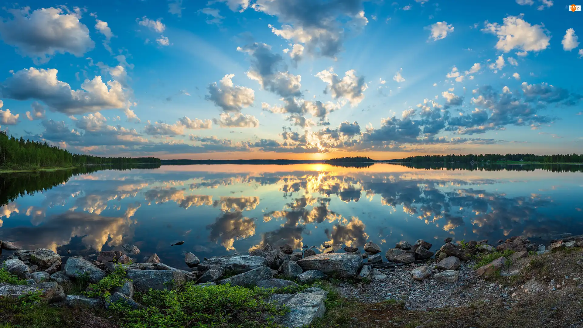 Finlandia, Wschód słońca, Gmina Suomussalmi, Chmury, Odbicie, Kamienie, Brzeg, Jezioro Kiantajarvi, Niebo