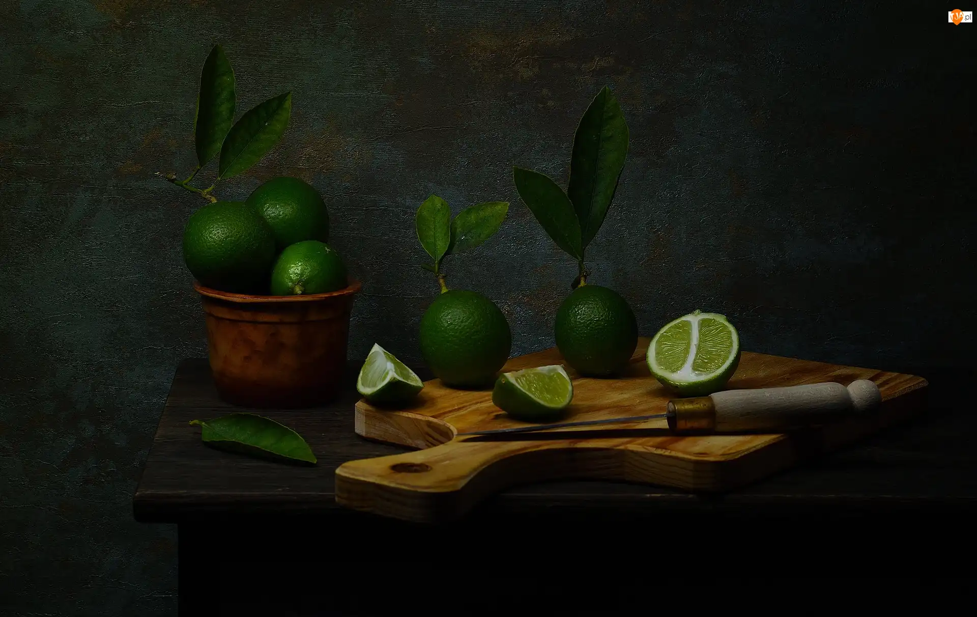 Limonki, Owoce, Deska, Stół, Liście, Nóż