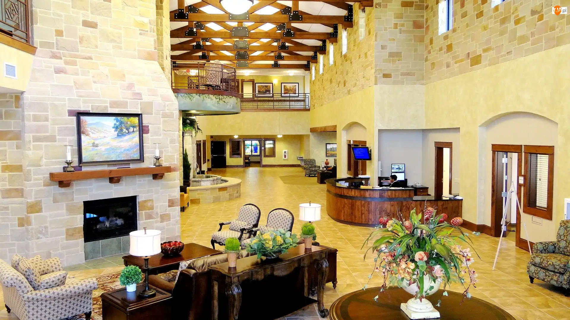 Kominek, Hotel, Hall