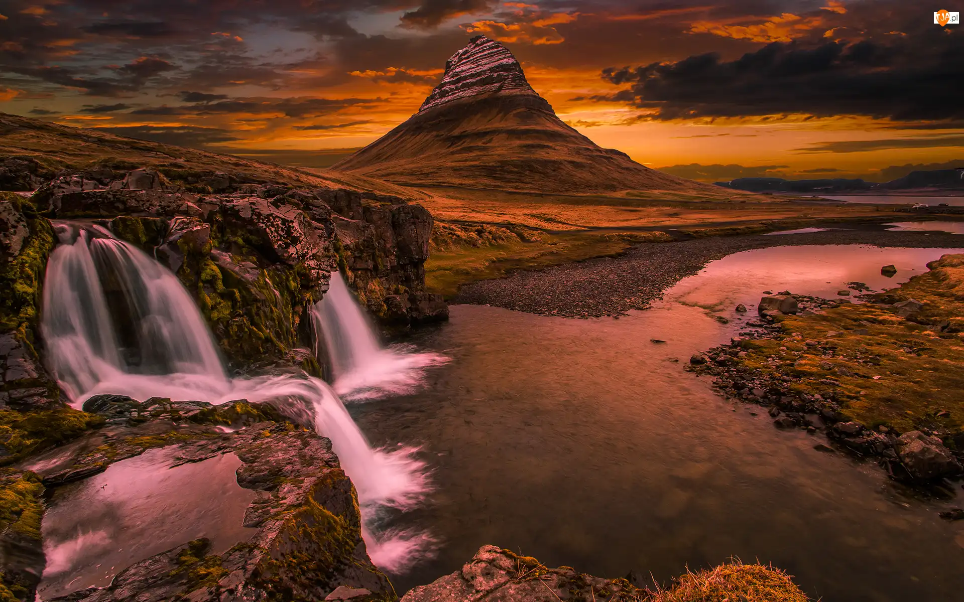 Zachód słońca, Islandia, Góra Kirkjufell, Wodospad