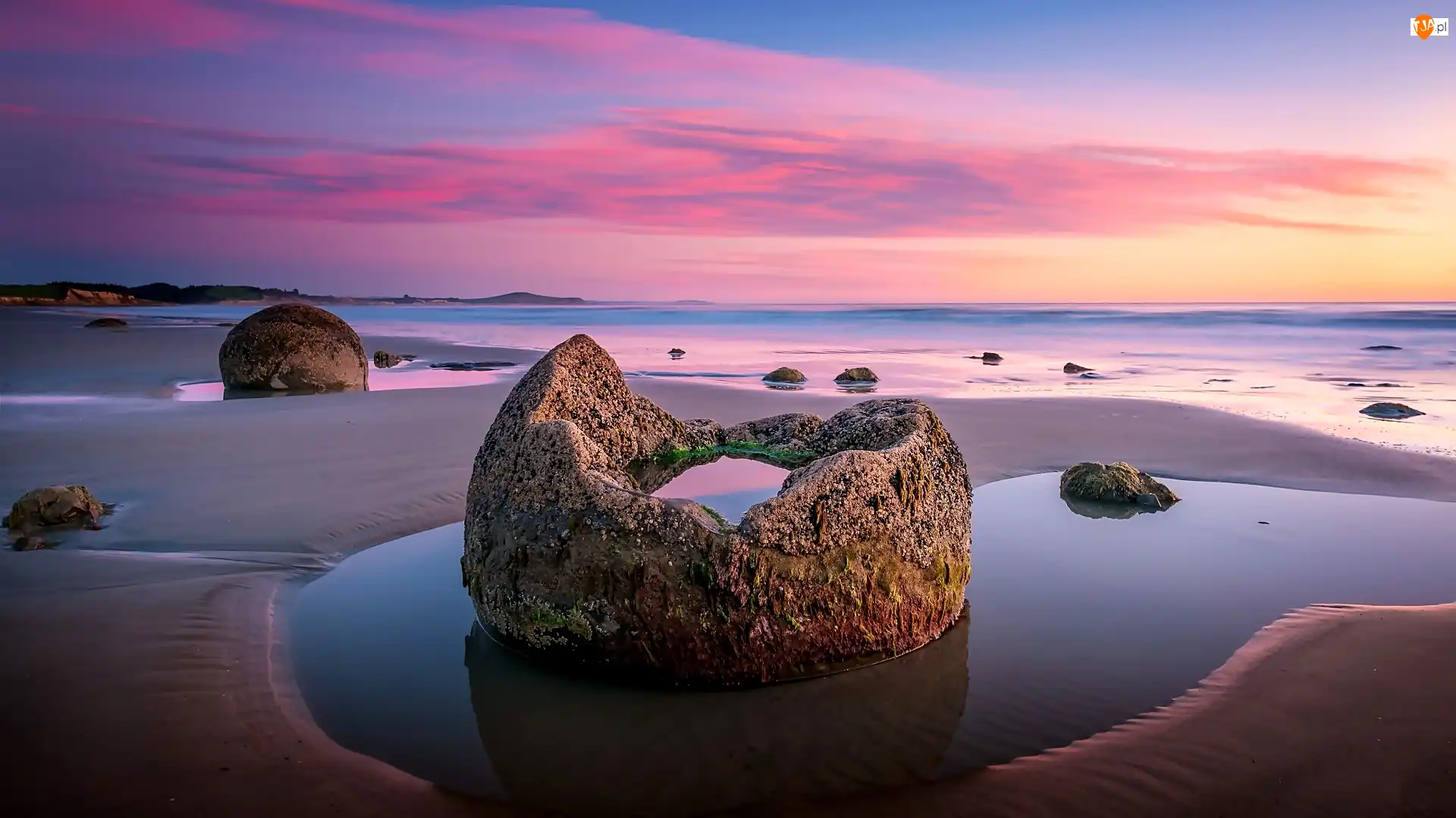 Region Otago, Plaża Moeraki Boulders Beach, Kamienie, Nowa Zelandia, Głazy Moeraki, Morze, Ocean Spokojny