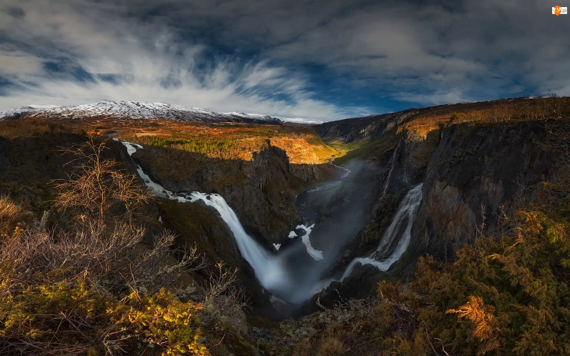 Wodospad Voringfossen, Chmury, Dolina Mabodalen, Norwegia, Rzeka Bjoreio