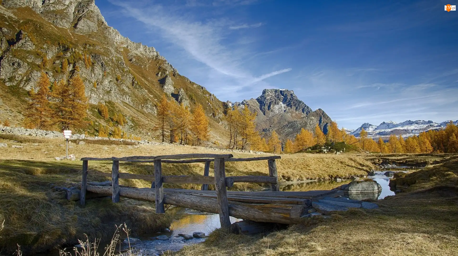 Park przyrody Alpe Veglia i Alpe Devero, Rzeka Buscagna, Mostek, Włochy, Drewniany, Góry, Jesień