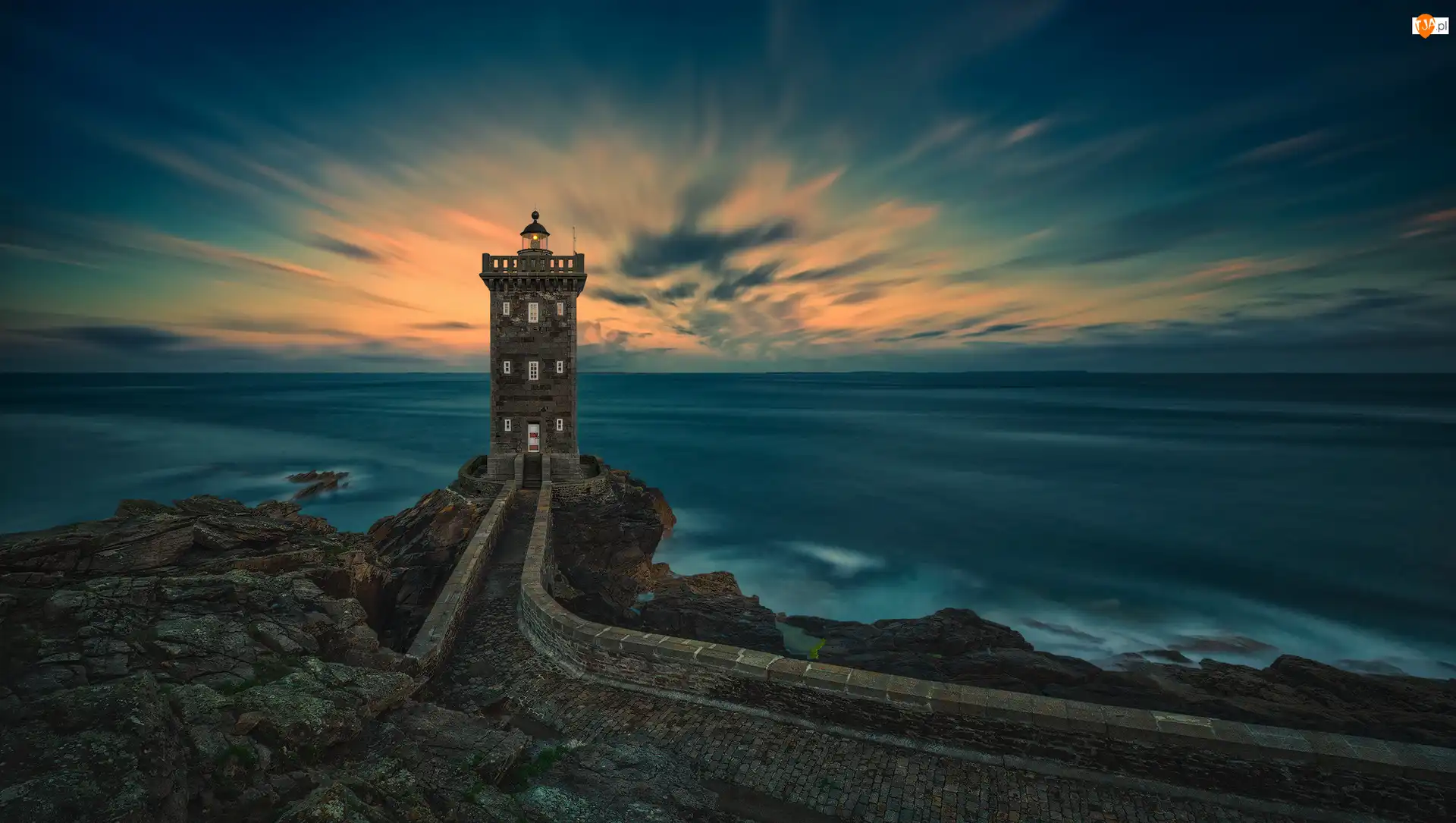 Murek, Morze, Gmina Conquet, Skały, Kermorvan lighthouse, Bretania, Chmury, Latarnia morska, Wschód słońca, Droga, Francja