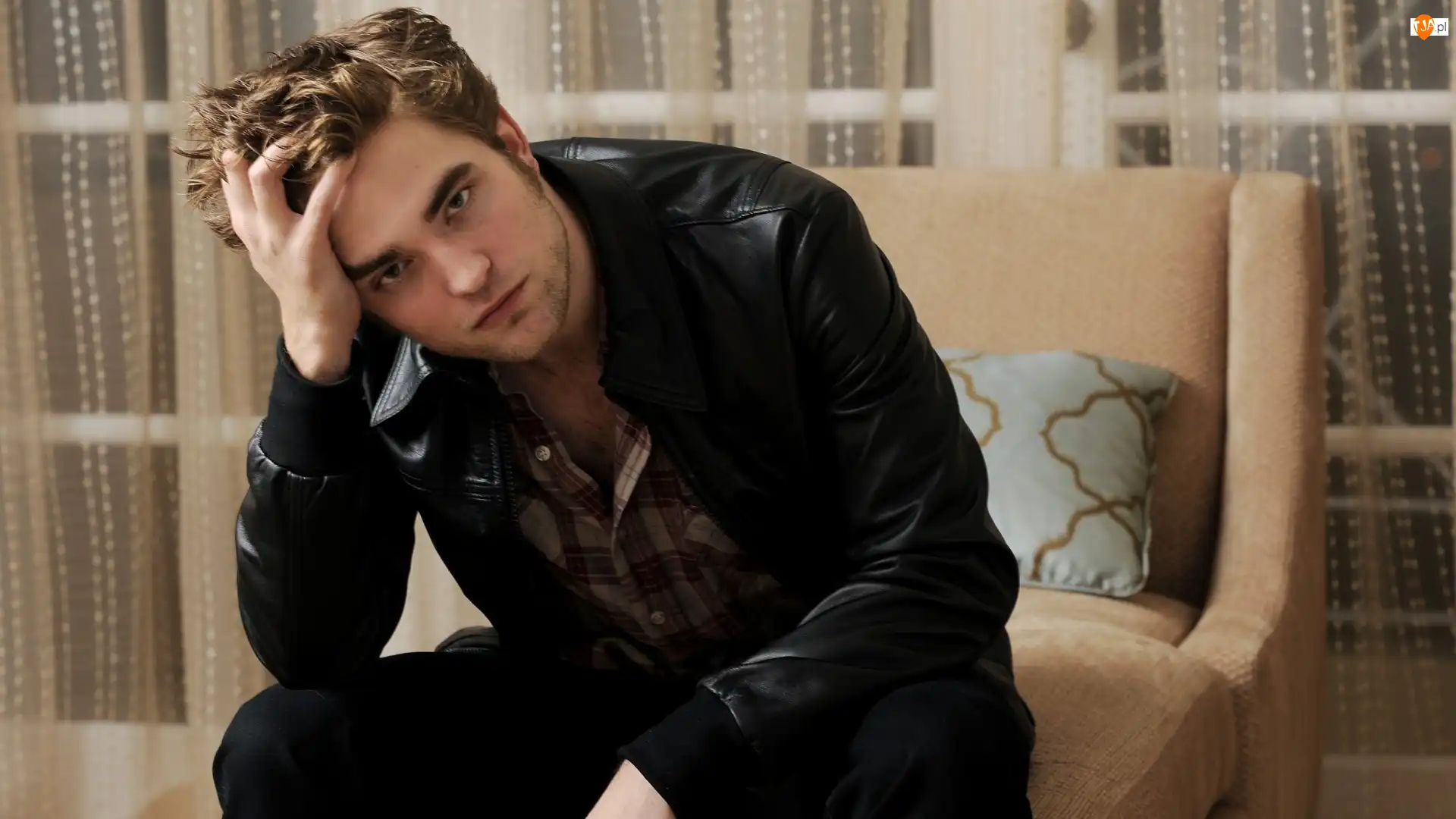 Fotel, Zamyślony, Robert Pattinson