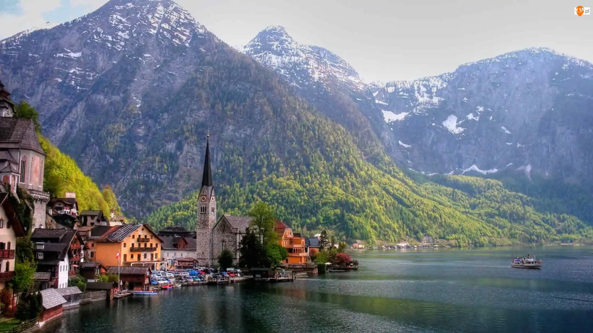 Góry Alpy Salzburskie, Austria, Jezioro Hallstättersee, Domy, Miasteczko Hallstatt, Kościół