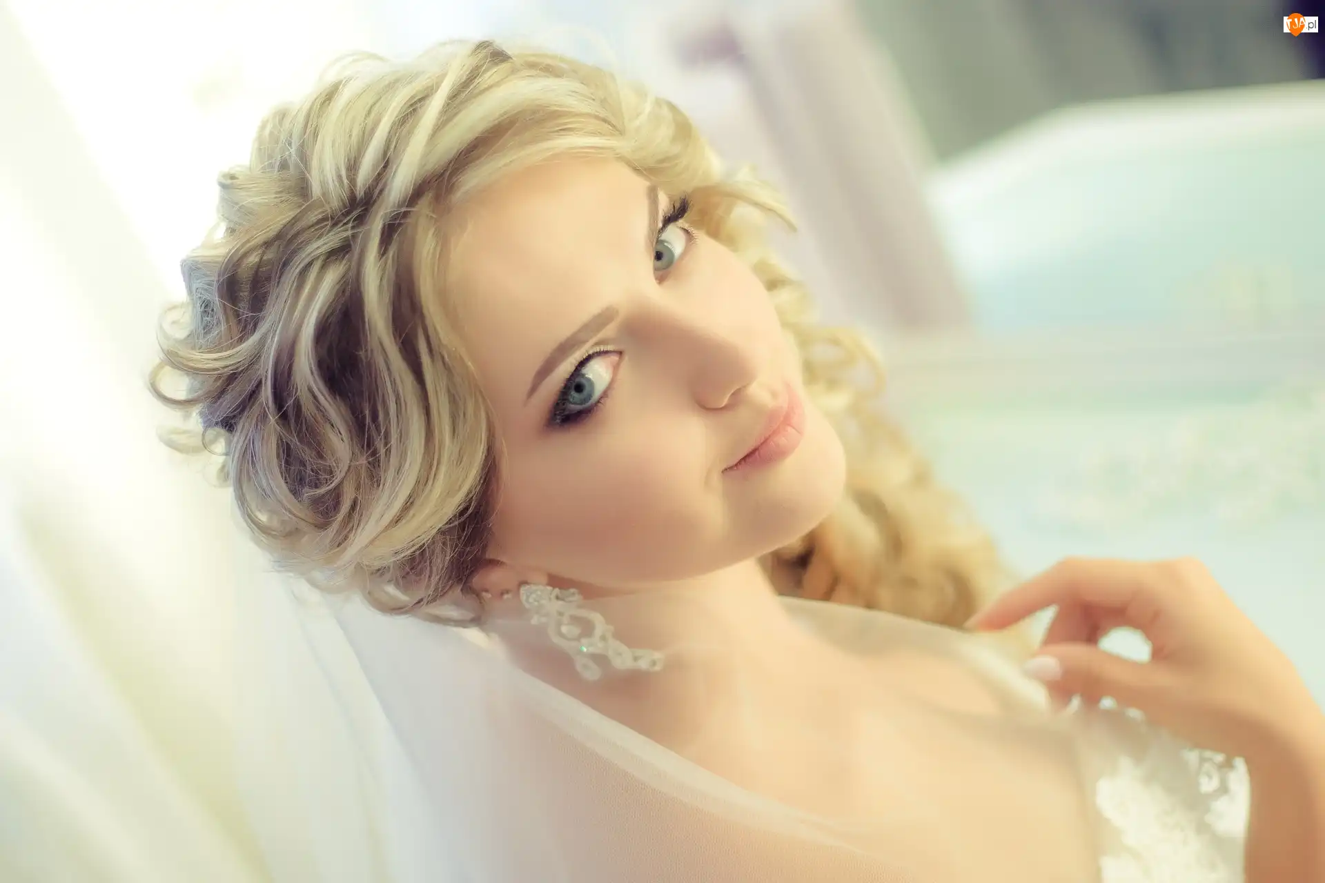 Panna młoda, Blondynka