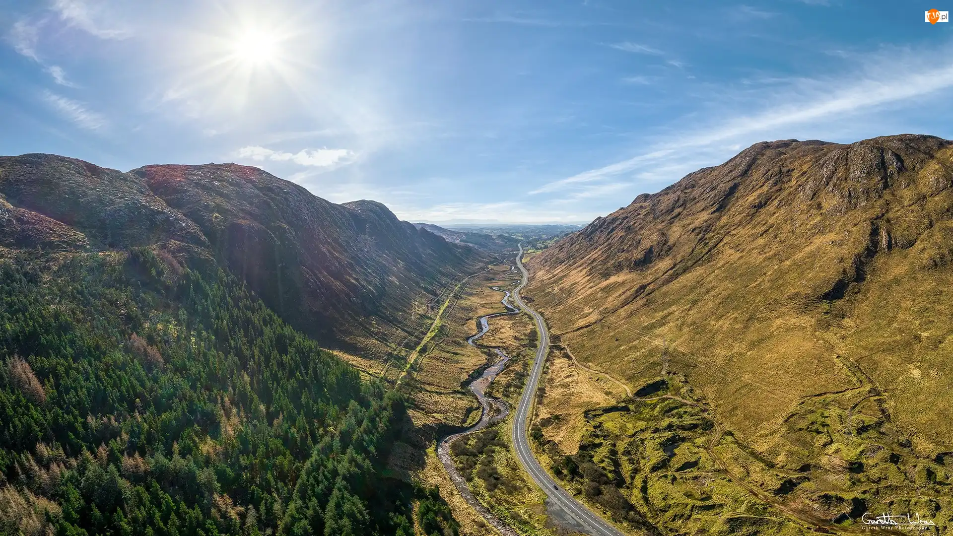 Przełęcz Barnesmore Gap, Irlandia, Blue Stack Mountains, Rzeka, Hrabstwo Donegal, Droga, Promienie słońca, Góry