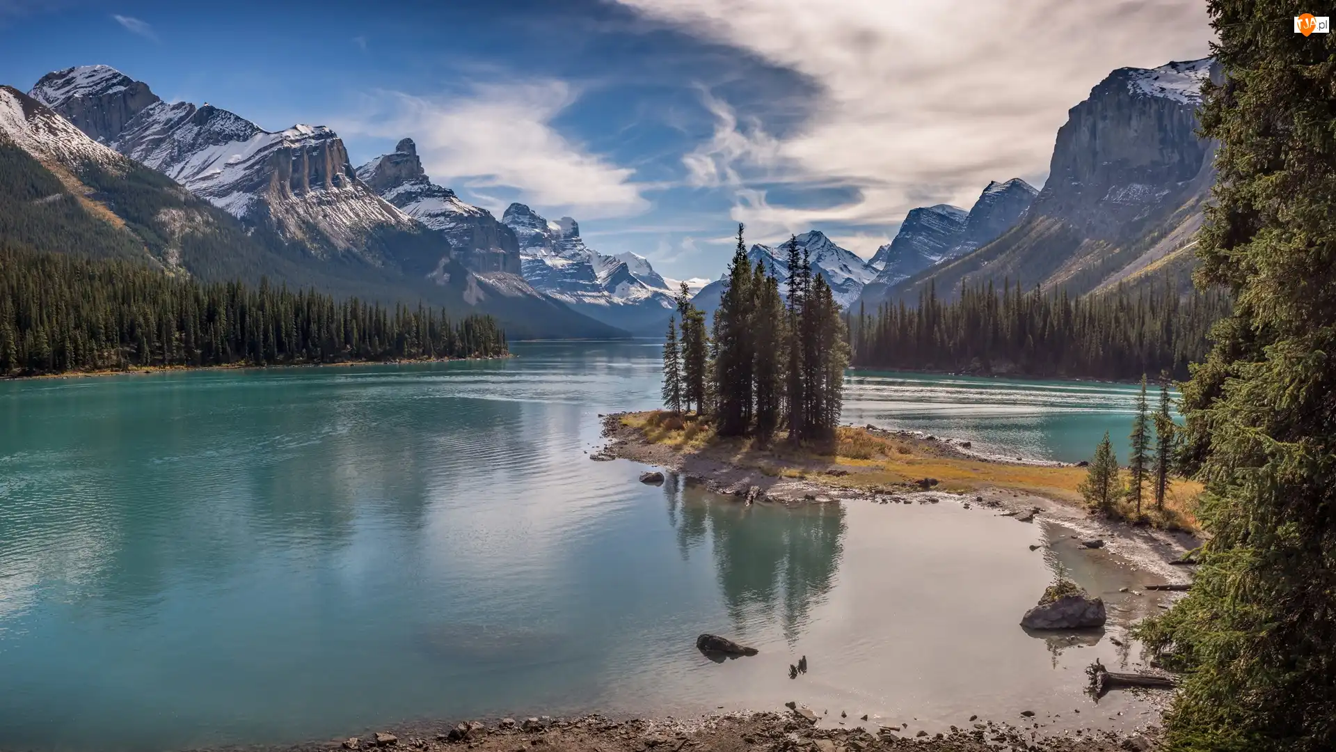 Kanada, Jezioro, Alberta, Lasy, Chmury, Maligne Lake, Góry, Park Narodowy Jasper, Drzewa