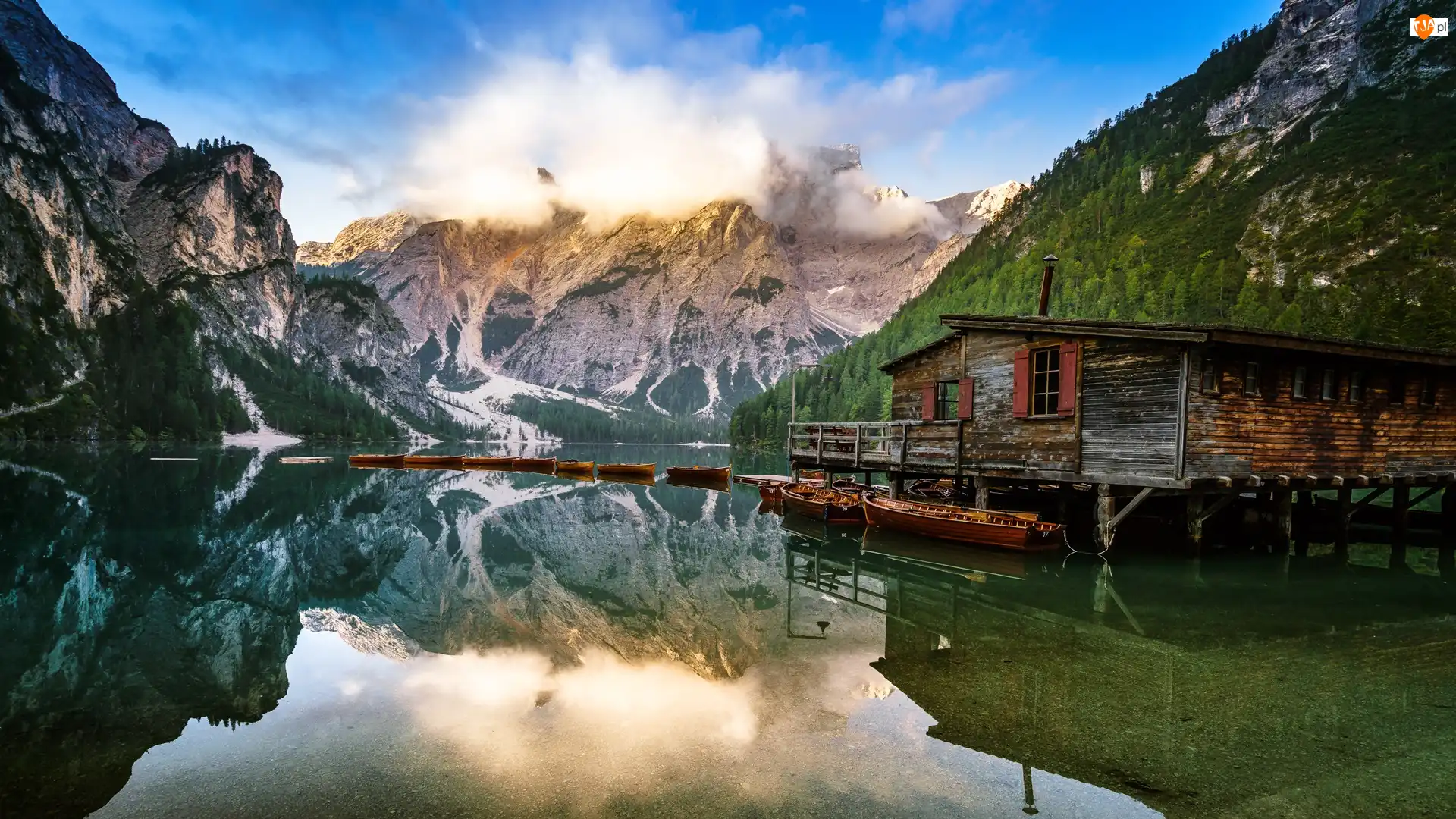 Pragser Wildsee, Góry, Drewniany, Dolomity, Południowy Tyrol, Domek, Lago di Braies, Włochy, Pomost, Jezioro, Łódki