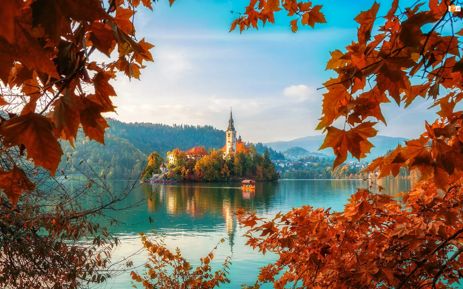 Drzewa, Słowenia, Kościół, Gałęzie, Wyspa Blejski Otok, Góry, Jesień, Jezioro Bled
