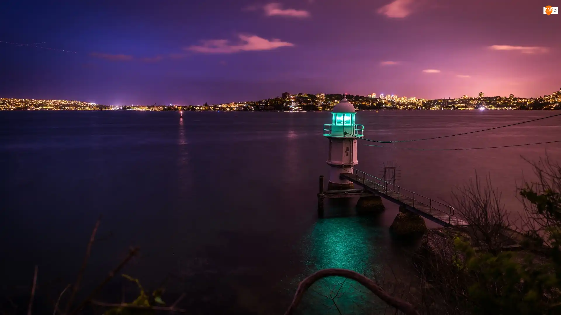 Latarnia morska Bradleys Head Light, Miasto nocą, Sydney, Australia, Morze
