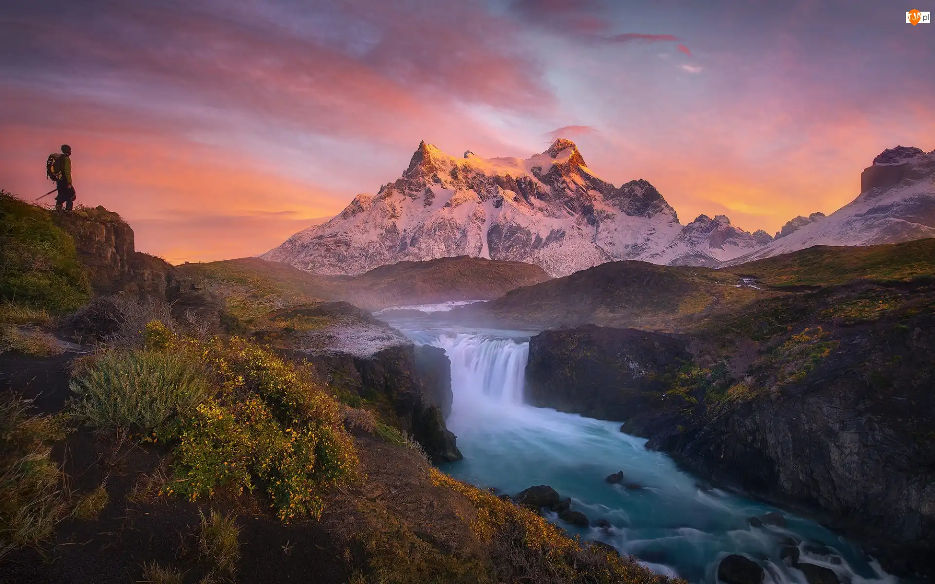 Niebo, Torres Del Paine, Mech, Chile, Zachód słońca, Góry, Skały, Rośliny, Rzeka, Wodospad, Człowiek, Park Narodowy Torres Del Paine