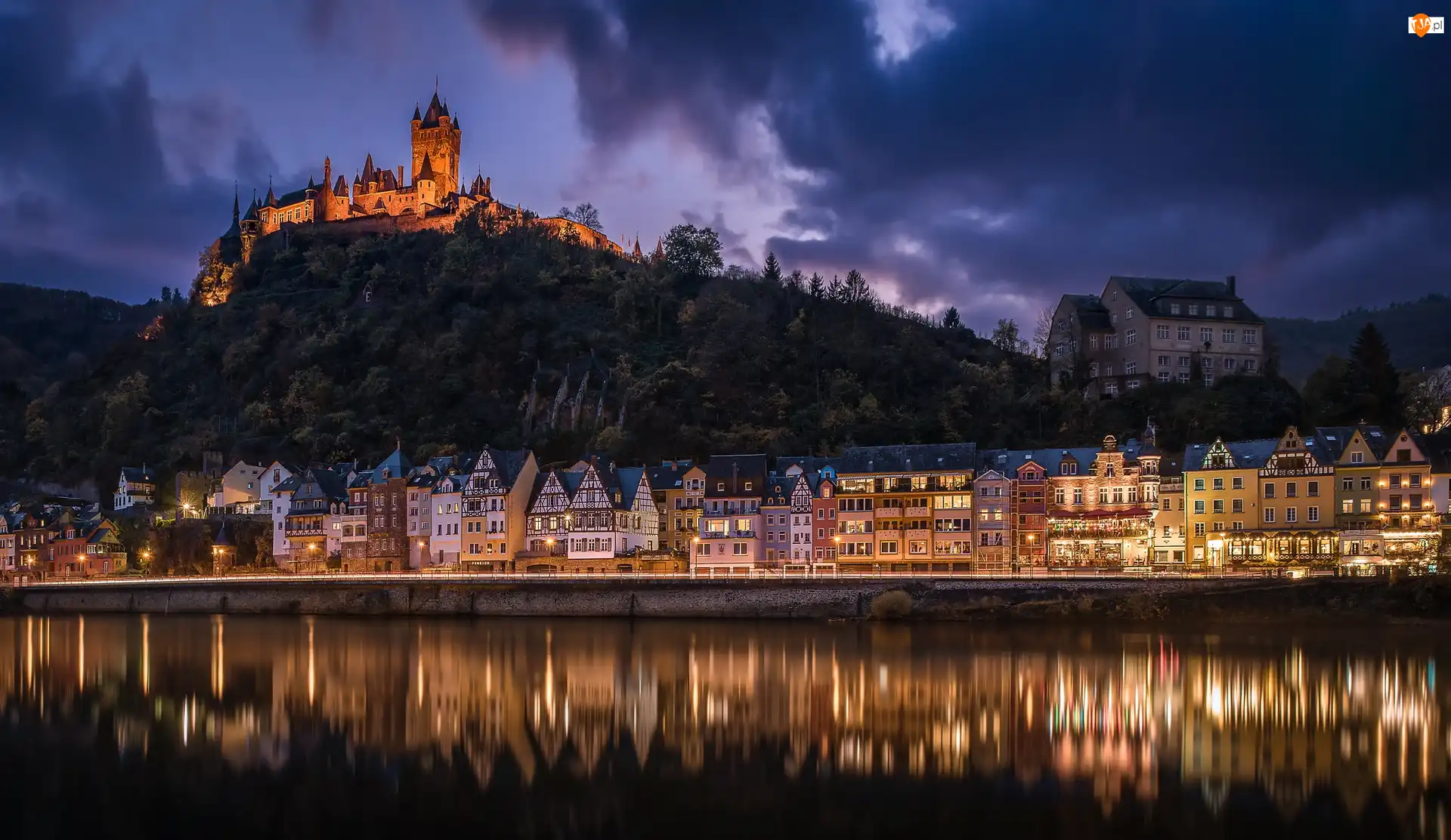 Domy, Rzeka Mozela, Niemcy, Zamek Reichsburg, Miasto Cochem, Światła, Statki