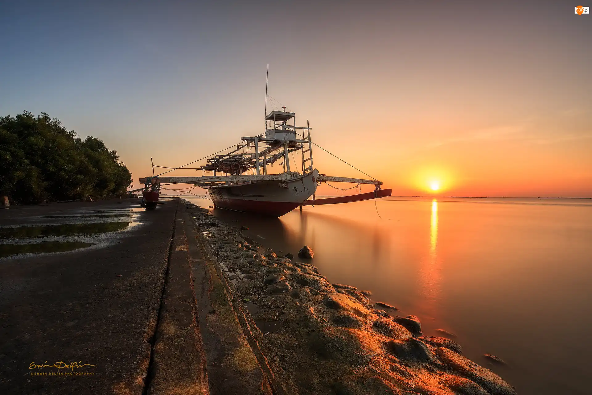 Balanga City, Wschód słońca, Rybacka, Półwysep Bataan, Rzeka Talisay, Puerto Rivas, Filipiny, Łódź
