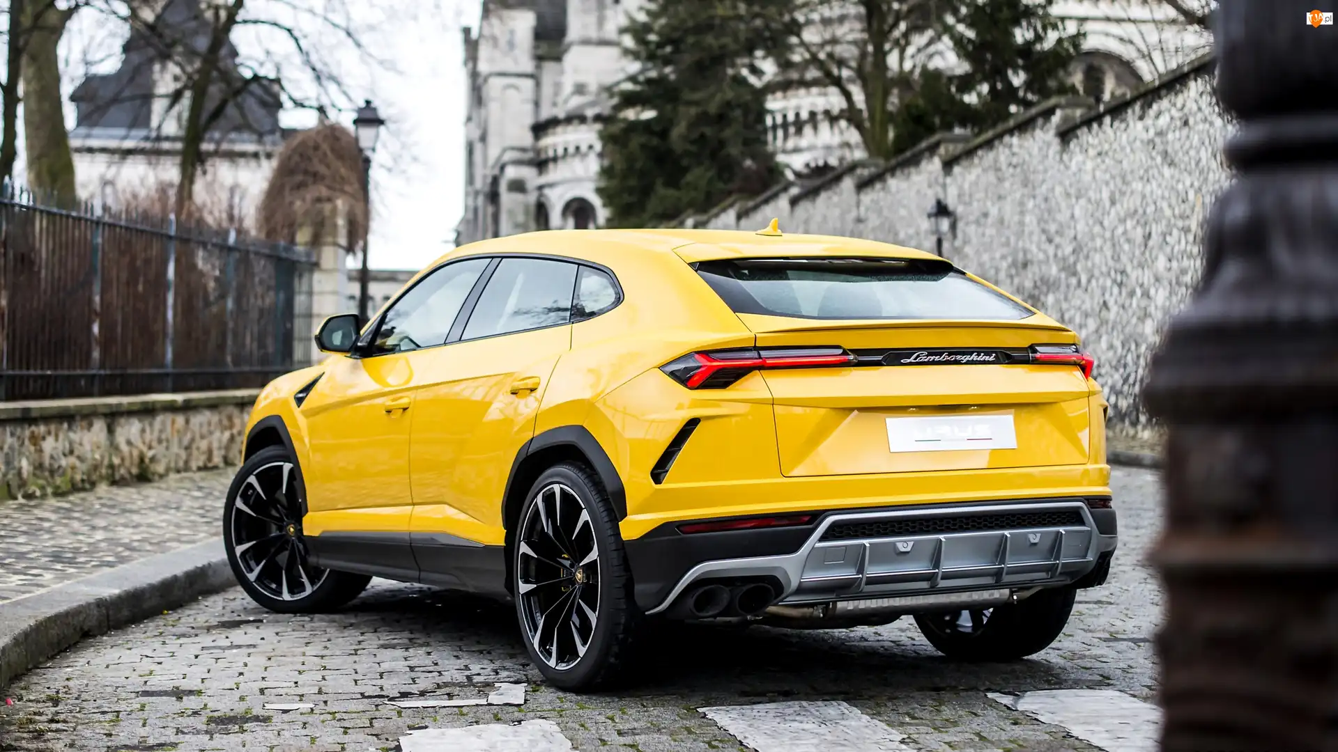 Droga, Żółte, Lamborghini Urus, Budynki