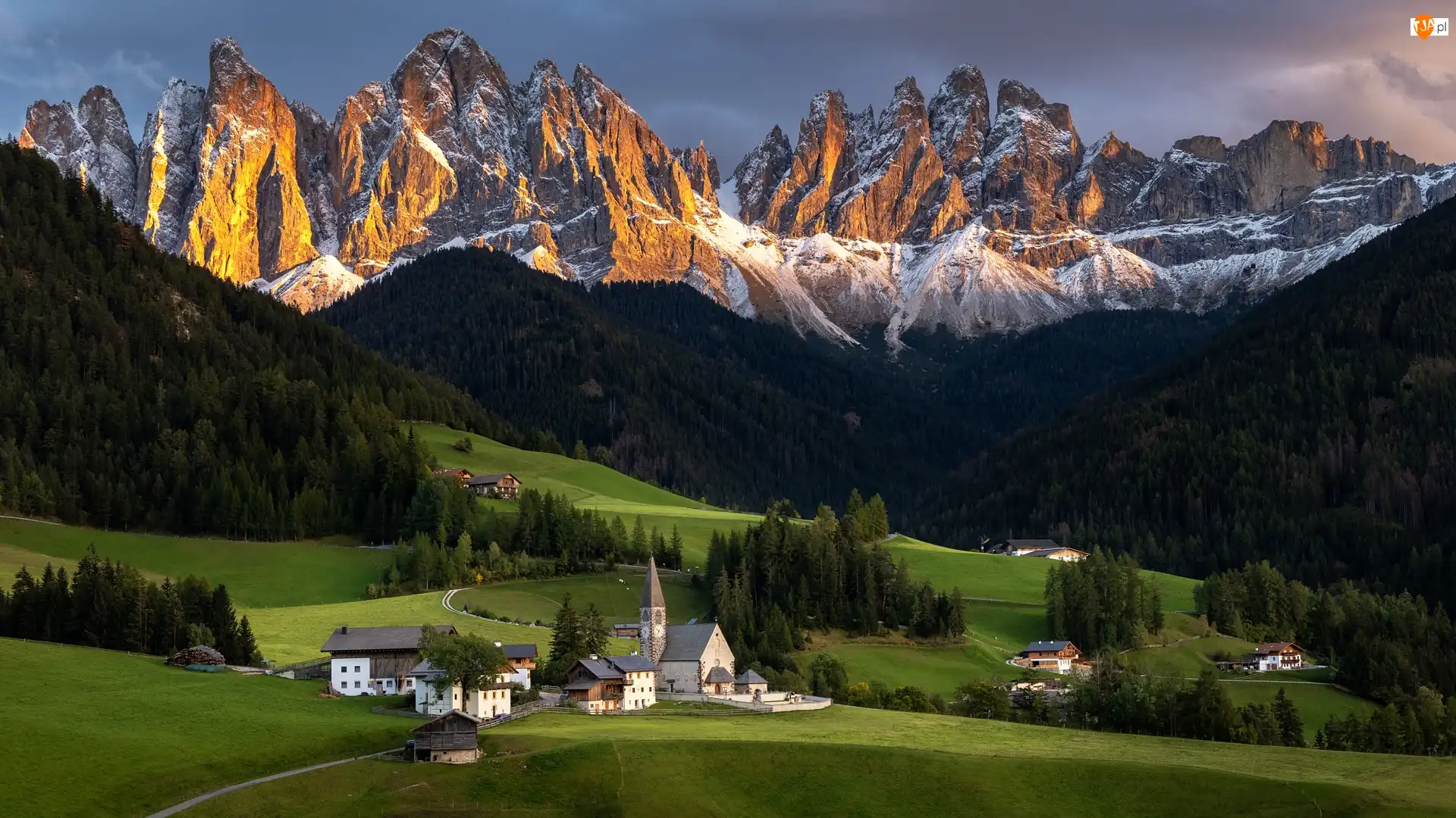 Kościół, Lasy, Drzewa, Dolomity, Wieś, Włochy, Dolina Val di Funes, Santa Maddalena, Góry, Domy