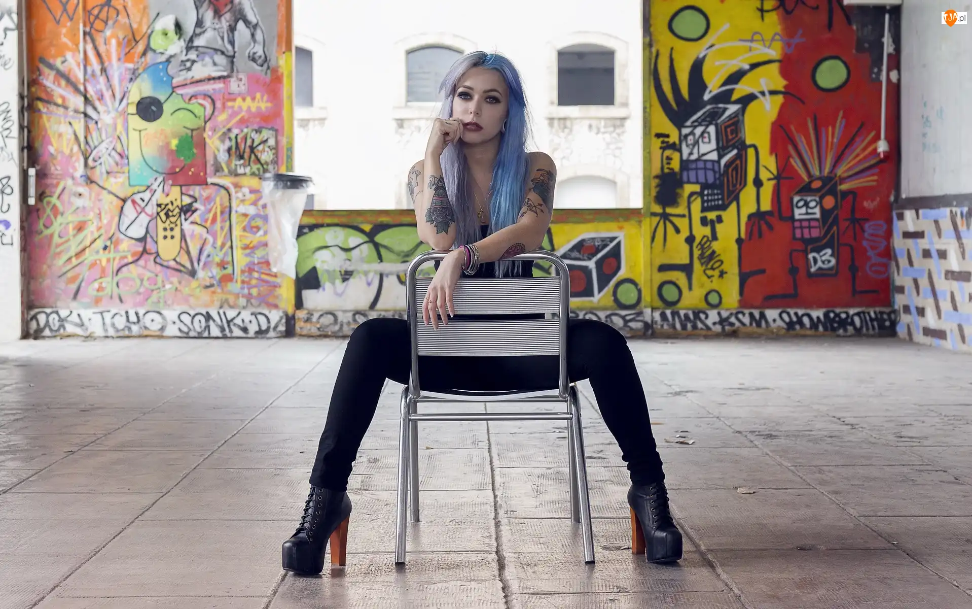 Modelka, Farbowane, Graffiti, Kobieta, Piercing, Tatuaże, Włosy